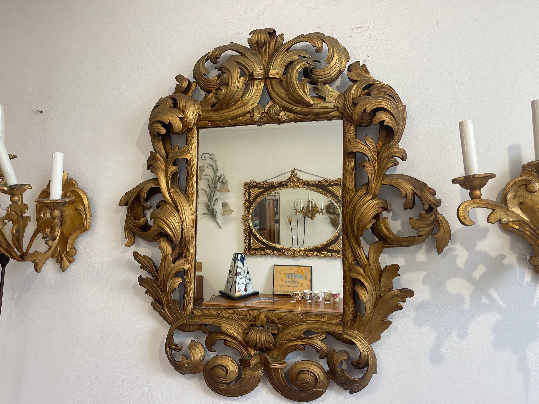 f22bb6de-667b-4fd4-a1f7-6f089a3e1989 Florentiner Spiegel Akanthusblattschnitzkunst A4936