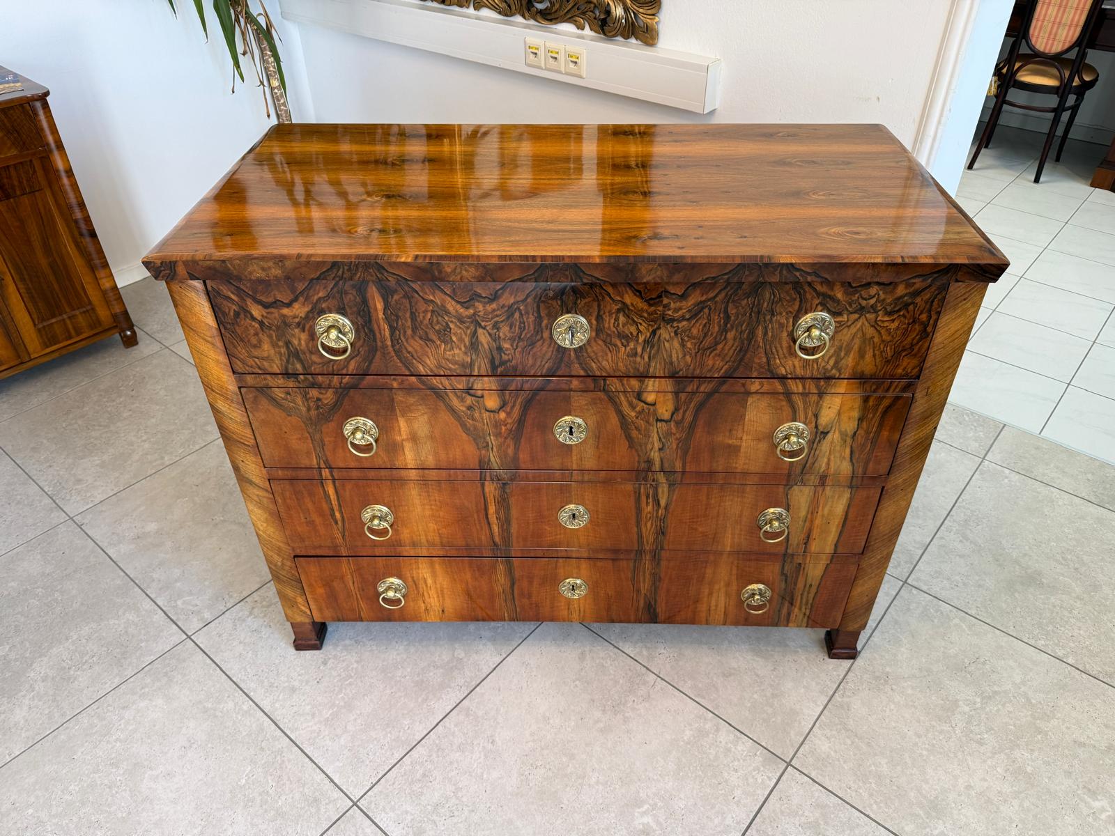 Biedermeier Kommode Nussholz Furniert Restauriert Antiquität um 1820 D2925