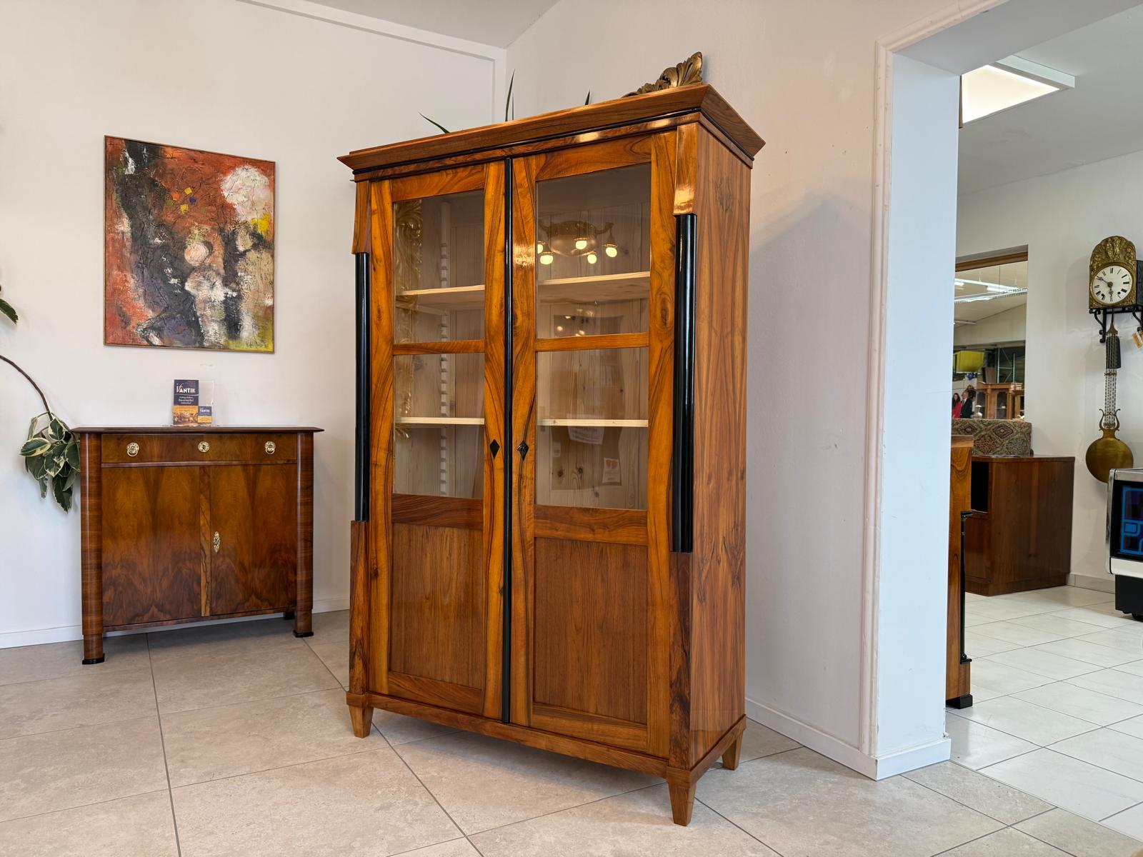 Biedermeier Vitrine Bücherschrank Restauriert Nussbaum Antiquität SALE D2293