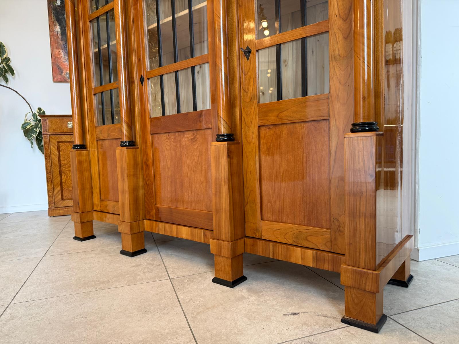 SALE Restaurierte Vitrine Biedermeier Stil Bücherschrank Sammlervitrine D1199