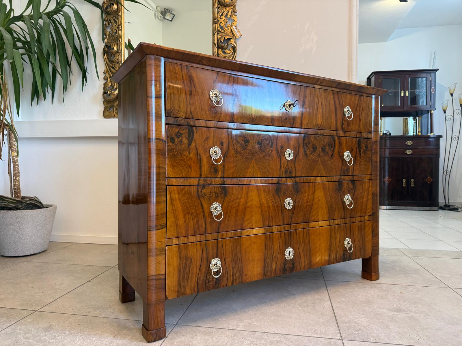 Biedermeier Kommode Nussholz Restauriert Furniert Antiquität D2764