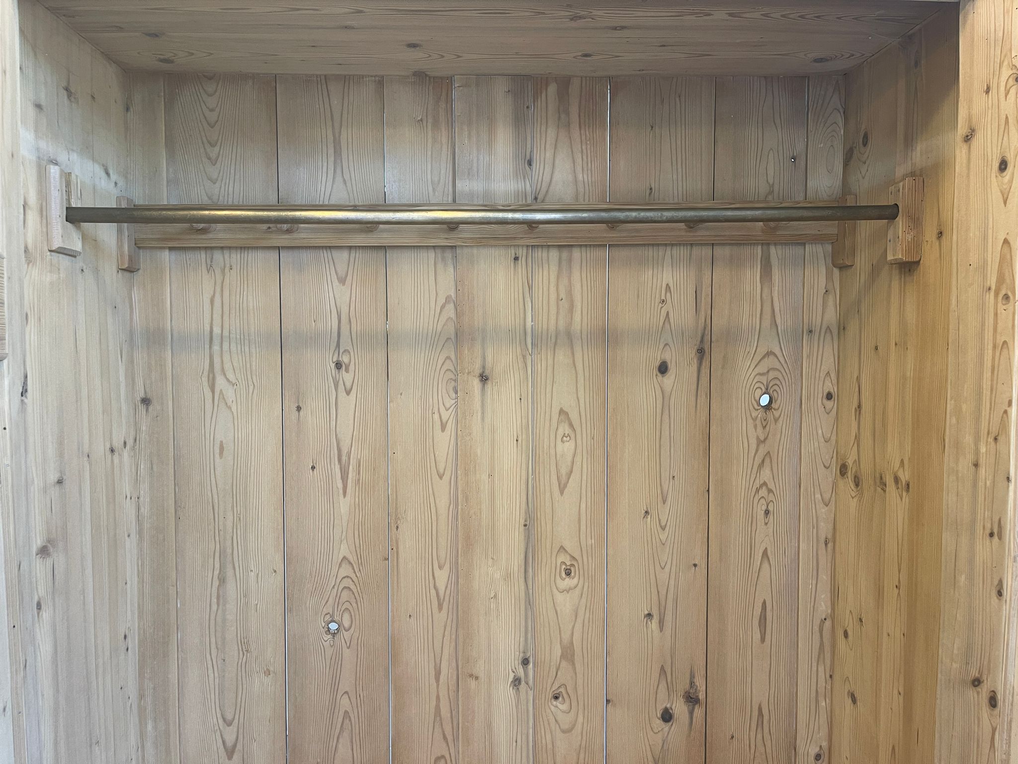 a33fdfb7-8618-46bb-a8a5-a2ba91f94662 Antiker Bauernschrank Originaler Jugendstil Naturholzschrank A4967