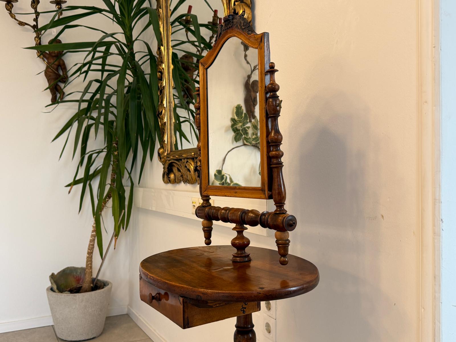 Originales Gründerzeit Schminktischerl Nussholz Antiquität aus Österreich D1056