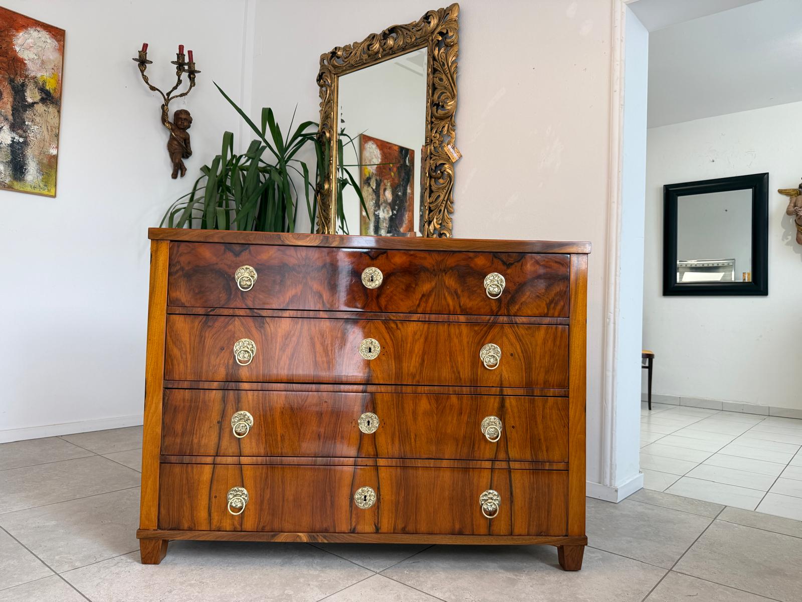 Biedermeier Kommode Nussholz Furniert Restauriert um 1820 D2869