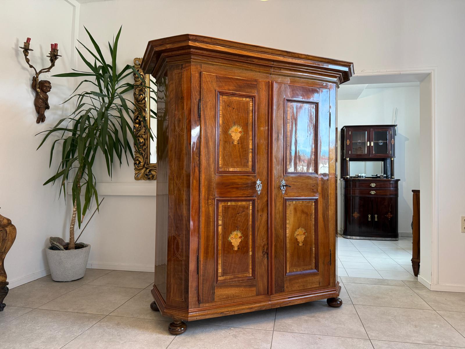 Barocker Hallenschrank Barockschrank Marketerien Antiquität  D1180