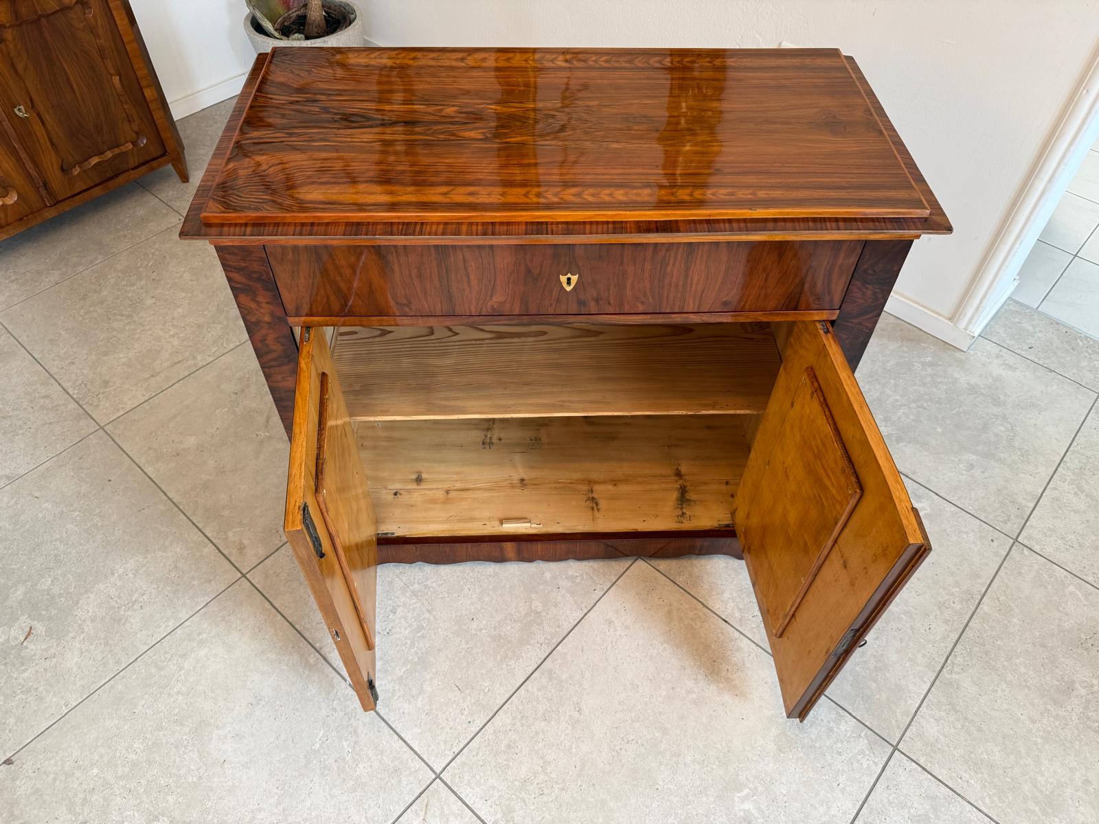 Sale Restaurierte Biedermeier Anrichte Trumeau Nussholz G1832-1