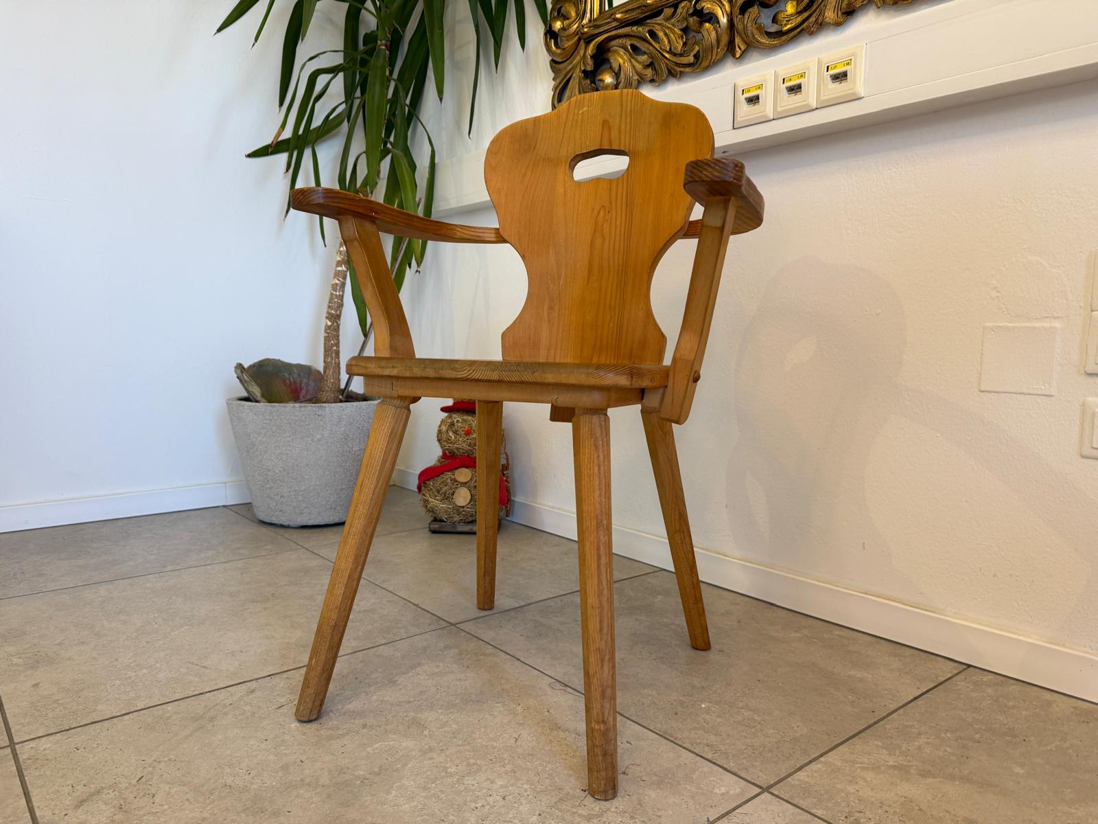 Bäuerlicher Bauernsessel Armlehnstuhl Stuhl Herzerlsessel 1 Stück G2404