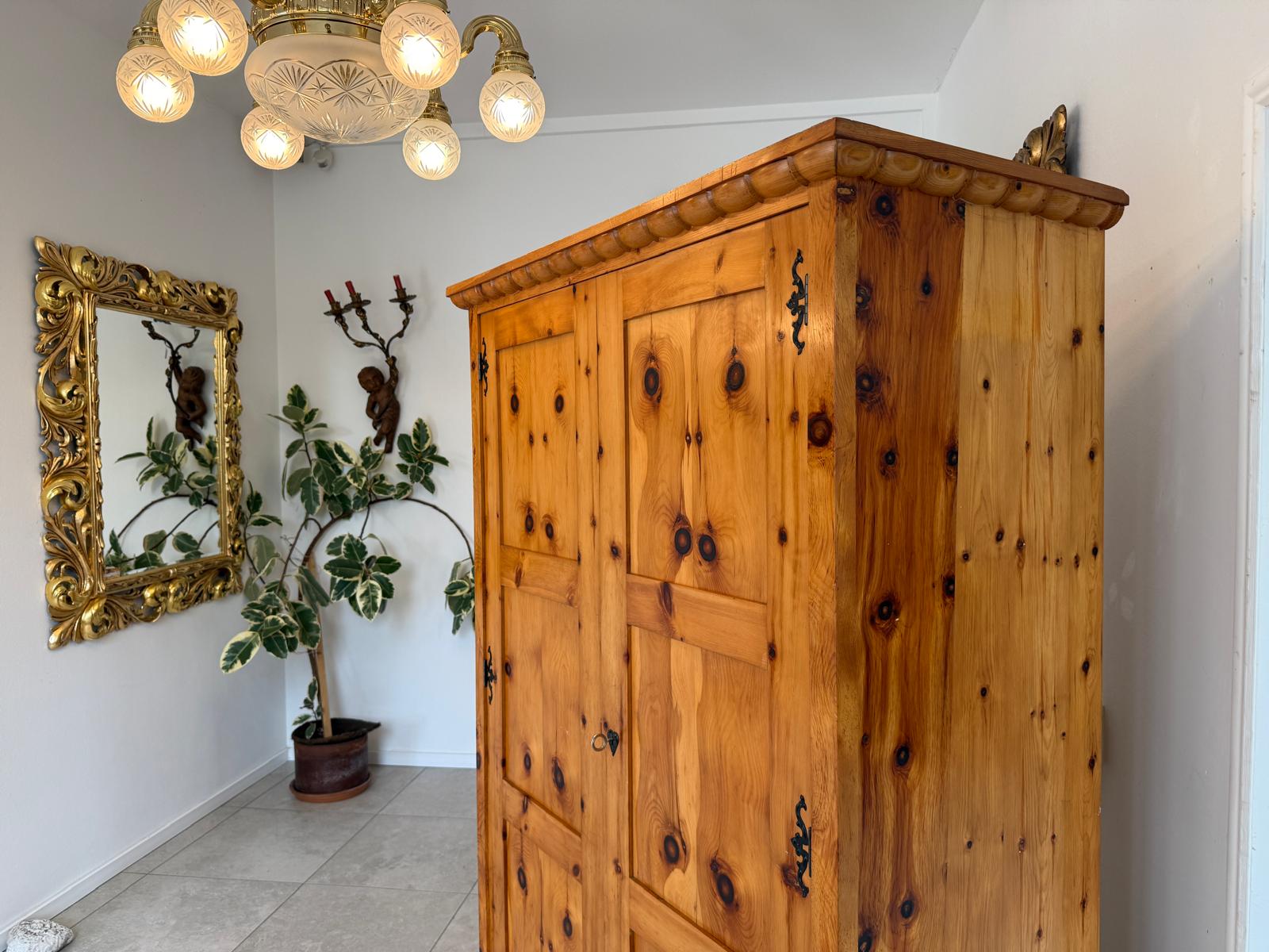 Antiker Zirbenholz Kasten Schrank Kleiderkasten G2173