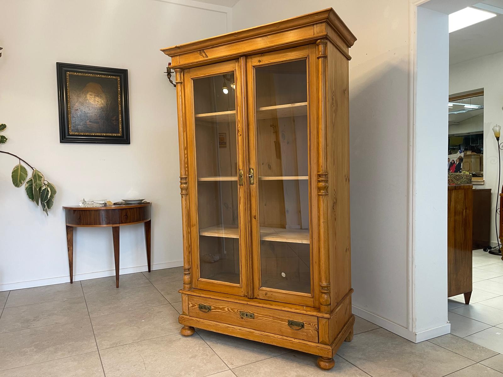 Bäuerliche Vitrine Bauernvitrine Bauernschrank Naturholz Bücherschrank Bauernmöbel G1155