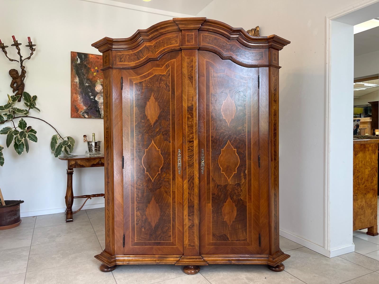 Barockstil Schrank Intarsiert Nussholz Bücherschrank Stilschrank G1714