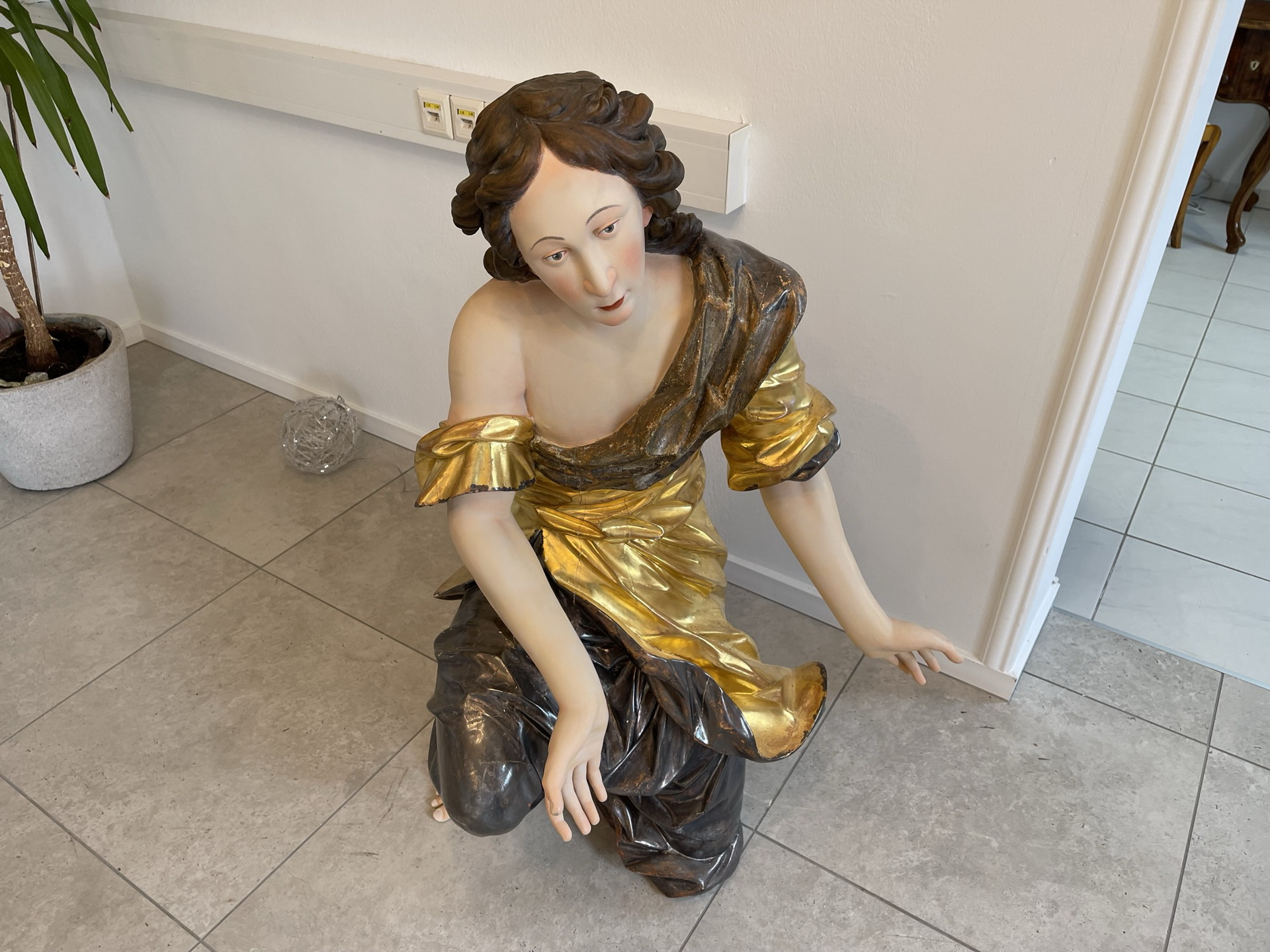 bauernm-bel-barock_04 Barocke gefaßte Engelsfigur - authentische Barockfigur Engel A3424