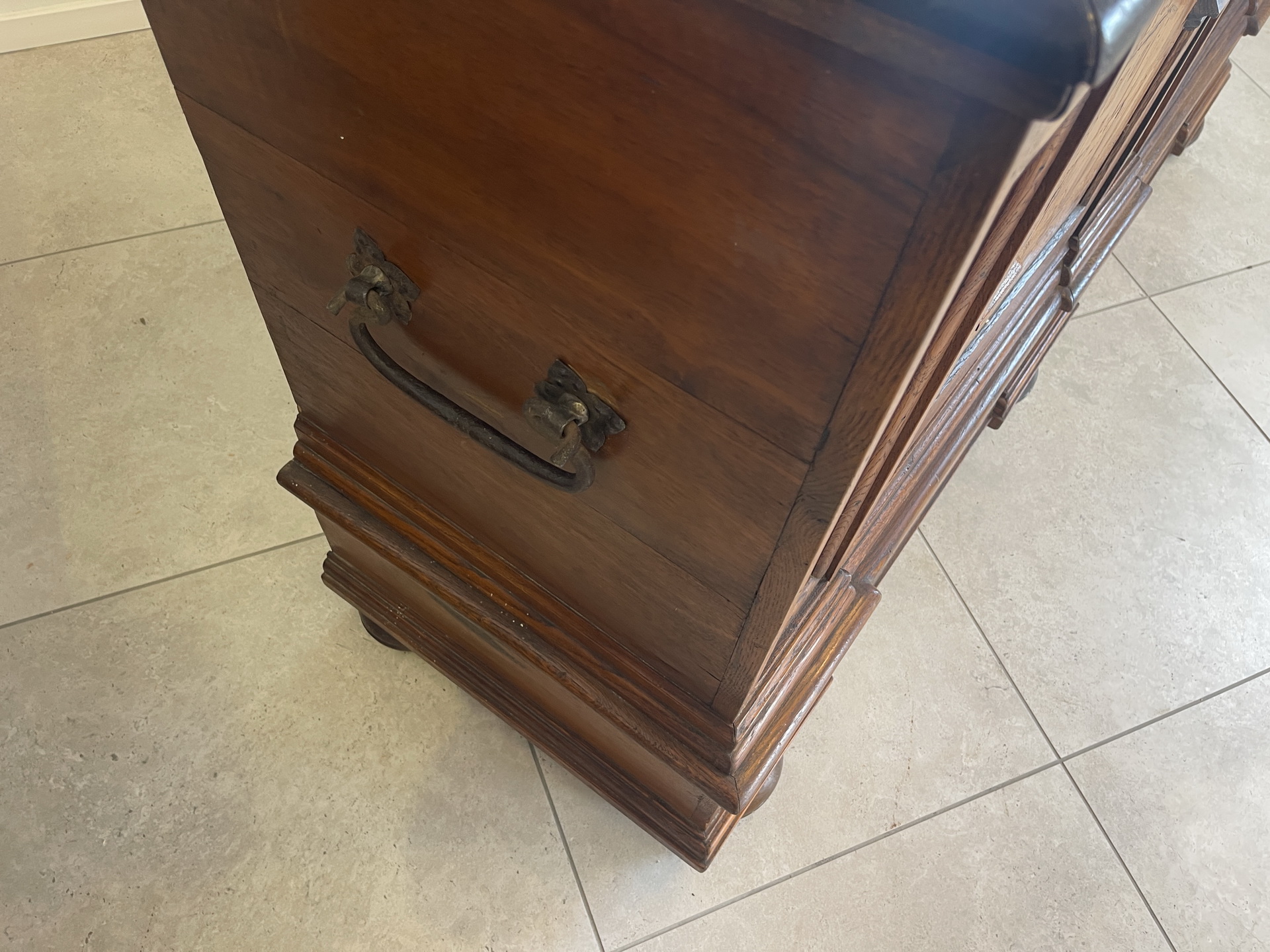 Chesterfield-24 Antike Biedermeier Bauerntruhe aus Naturholz im Originalzustand A4549