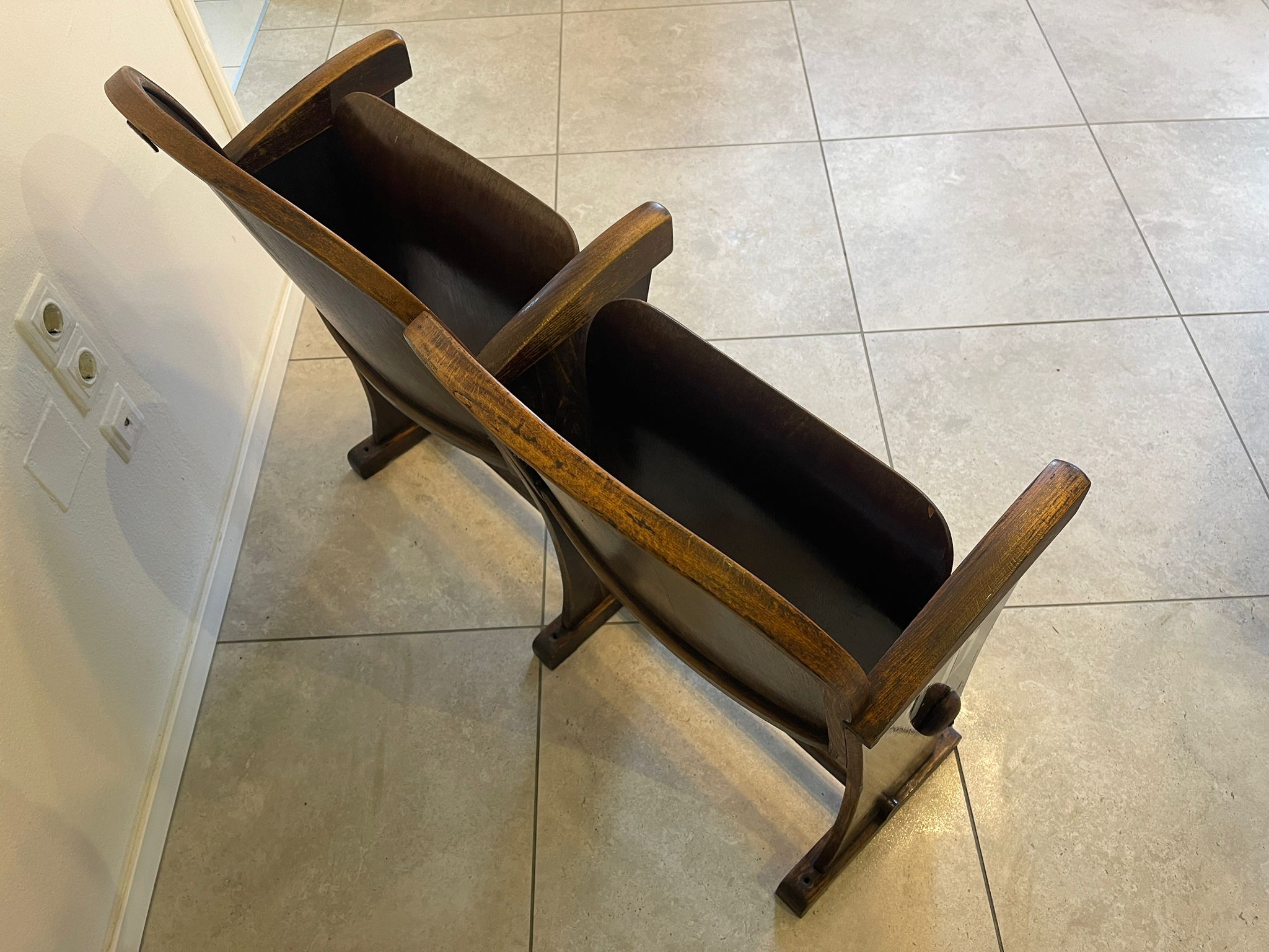 bf2b98b4-8993-4e38-ba8d-5340e1e56aec Praktische Kinostuhlreihe Kinosessel 2er Reihe Klappstuhl Braun A5070