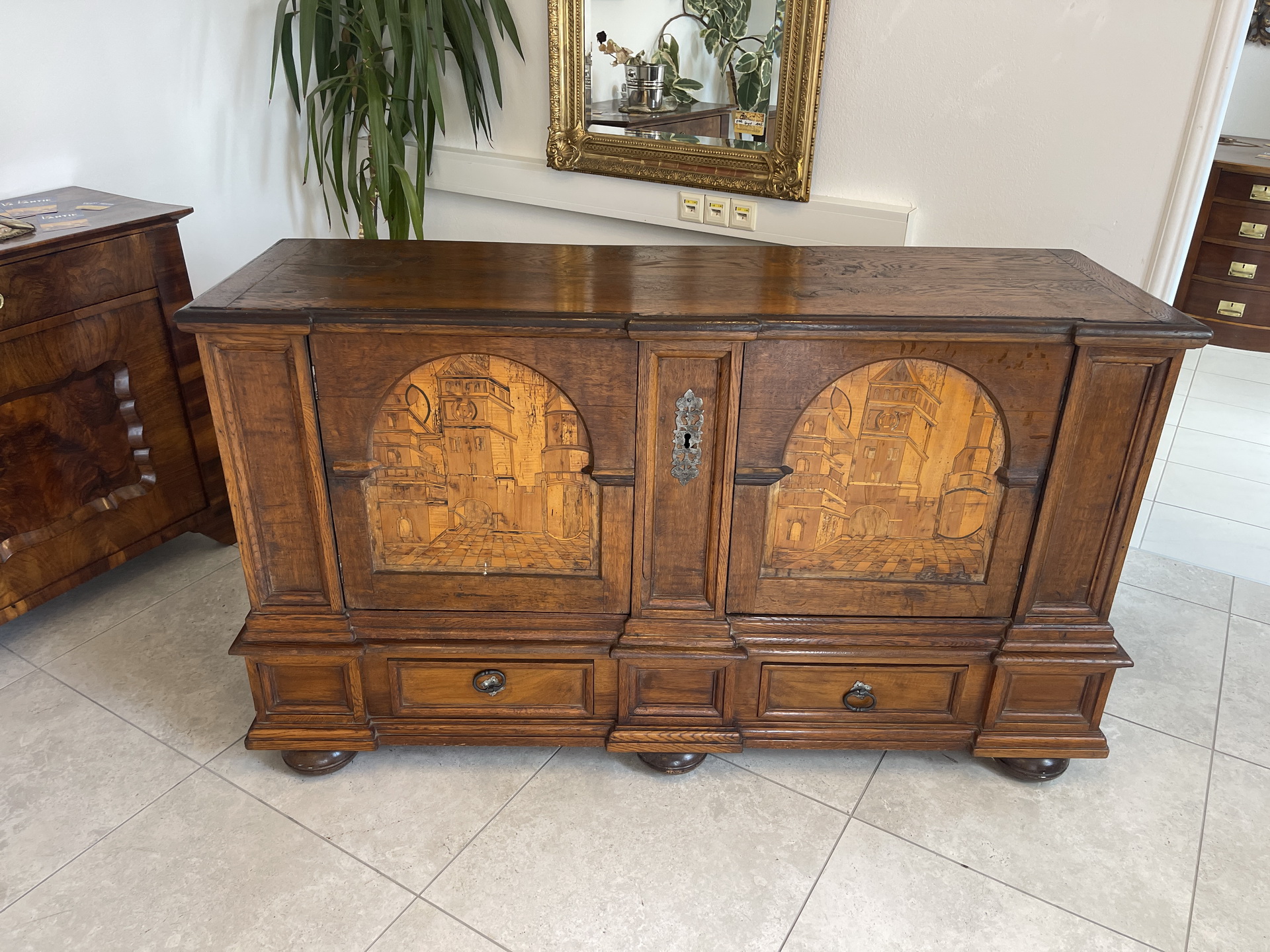 Chesterfield-18 Antike Biedermeier Bauerntruhe aus Naturholz im Originalzustand A4549