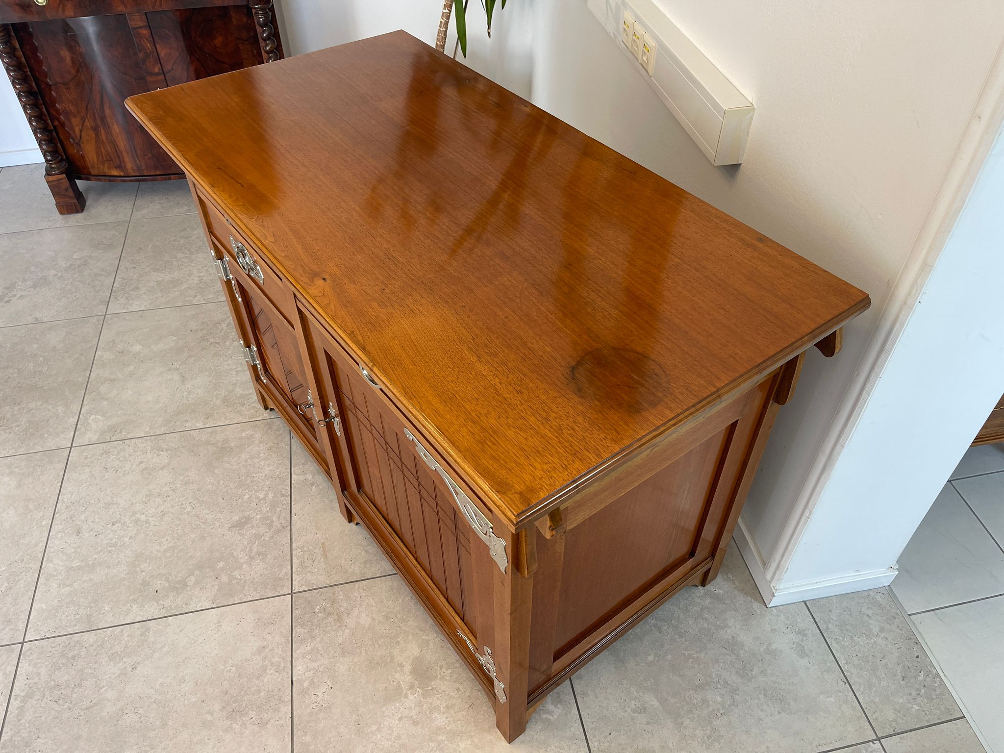 d9a1aded-f01b-4bbb-b476-6c51ef8f0f91 Restaurierte Jugendstil Anrichte Sideboard Antik Vintage Traum A4986