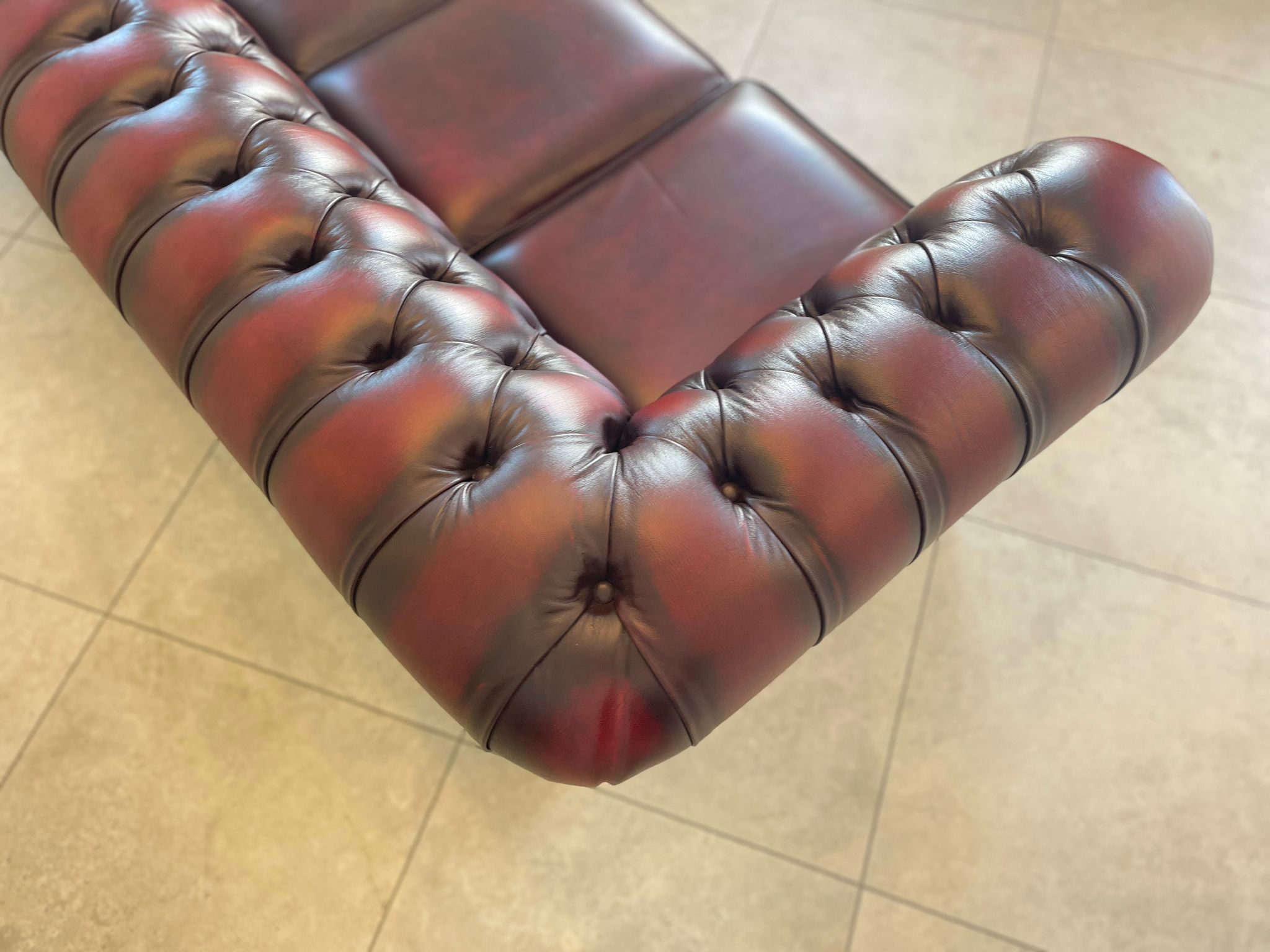 38f200f9-d101-4433-a8ca-3a5033807743 Chesterfield 4er Clubsofa Couch Oxblood Red A4479