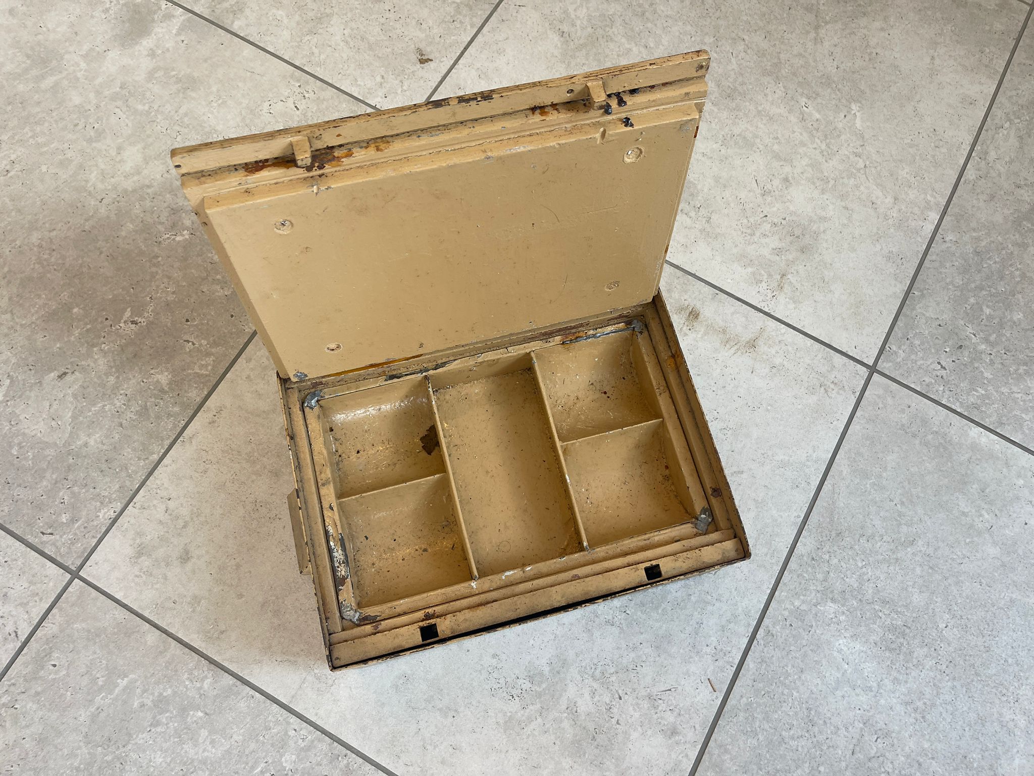 Charmante Eisenkasse um 1900 abschließbar & funktionstüchtig G1636