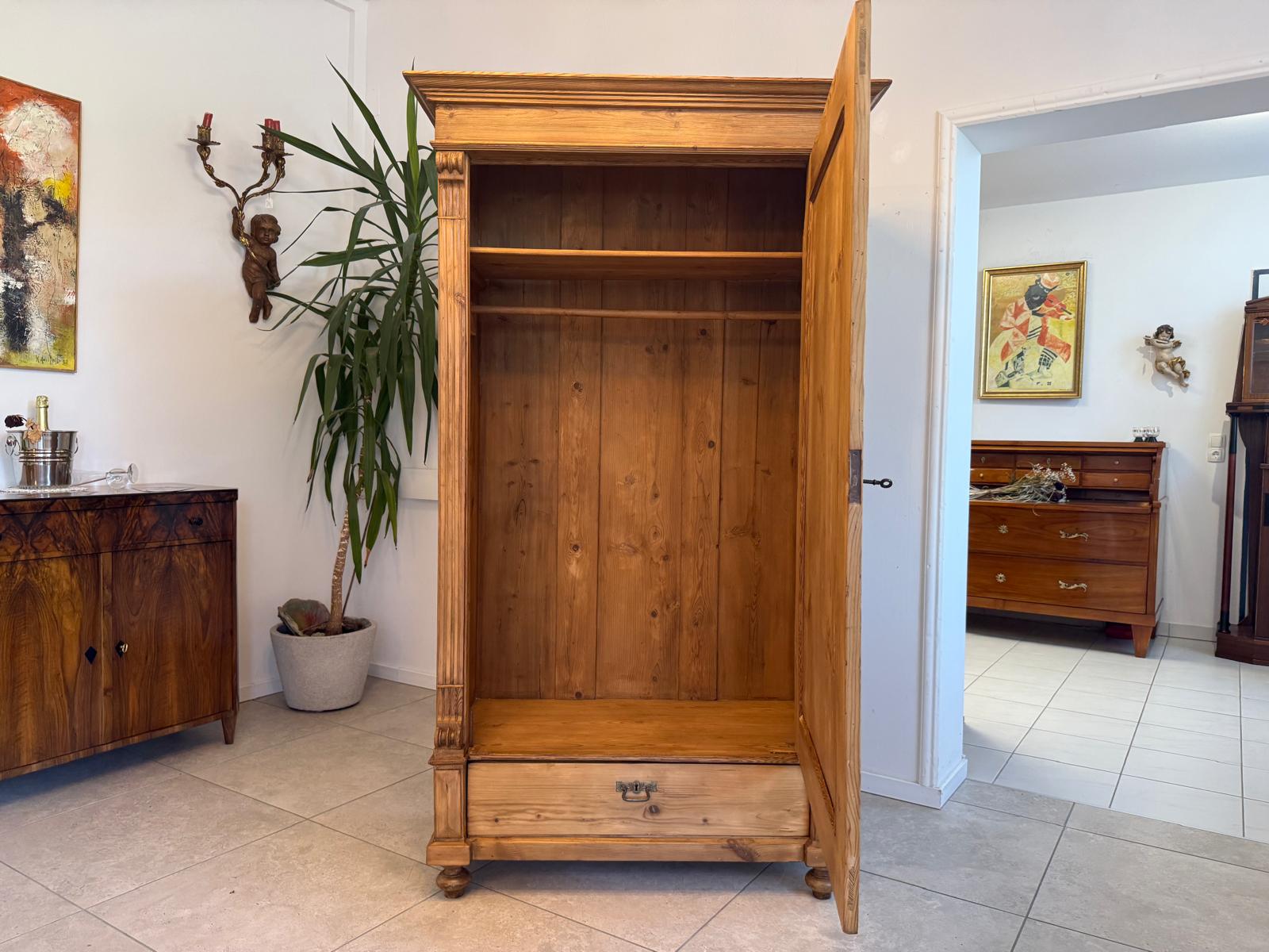 Restaurierter Antiker Bauernschrank Naturholzschrank Gründerzeit G1927