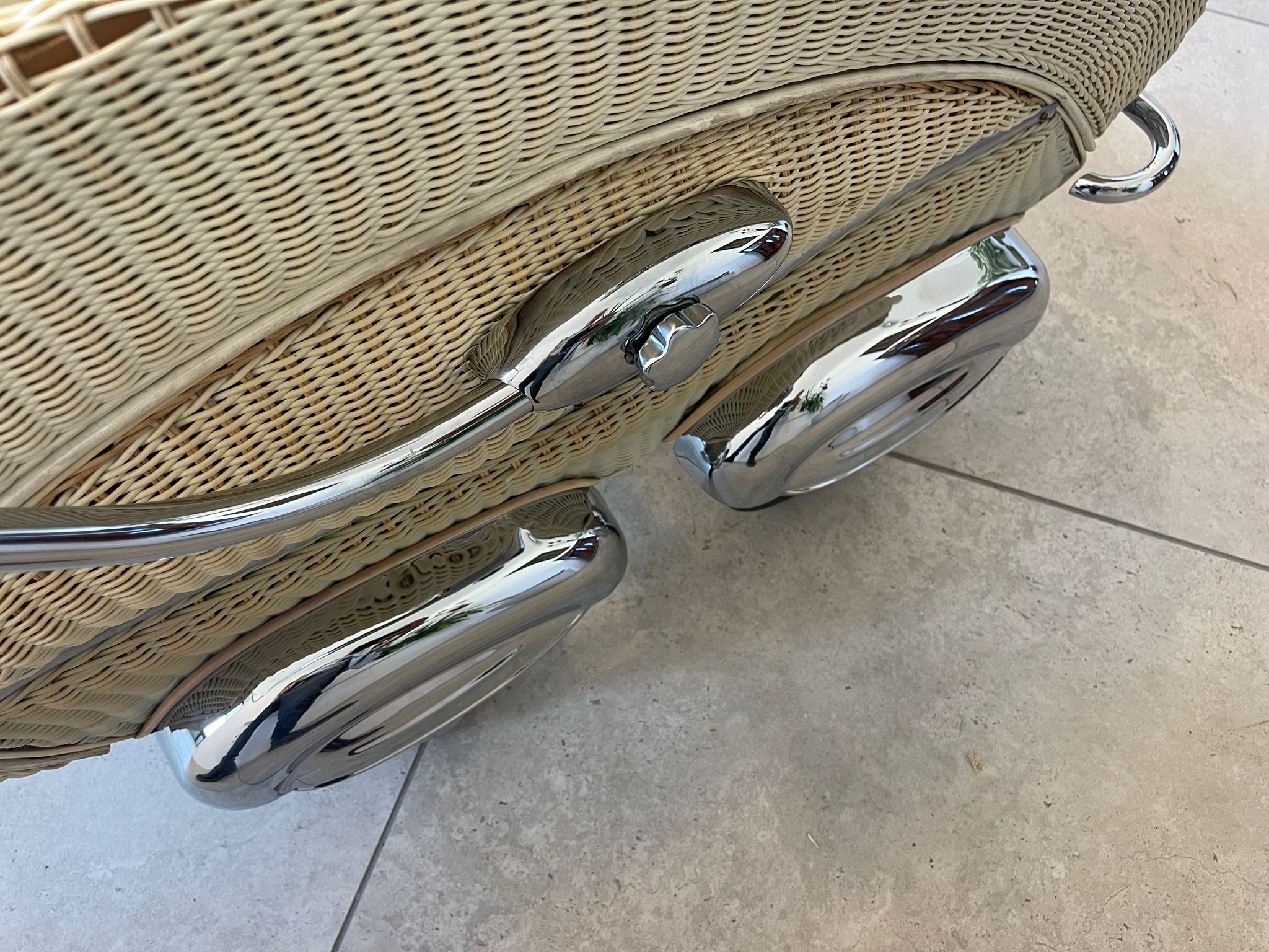 40ecf49e-61d4-42d0-a880-e2cf9103d20d Vintage Wicker Kinderwagen Buggy Korbpuppen Wagen - Klassischer, geflochtenem Korb, restauriert Stin01