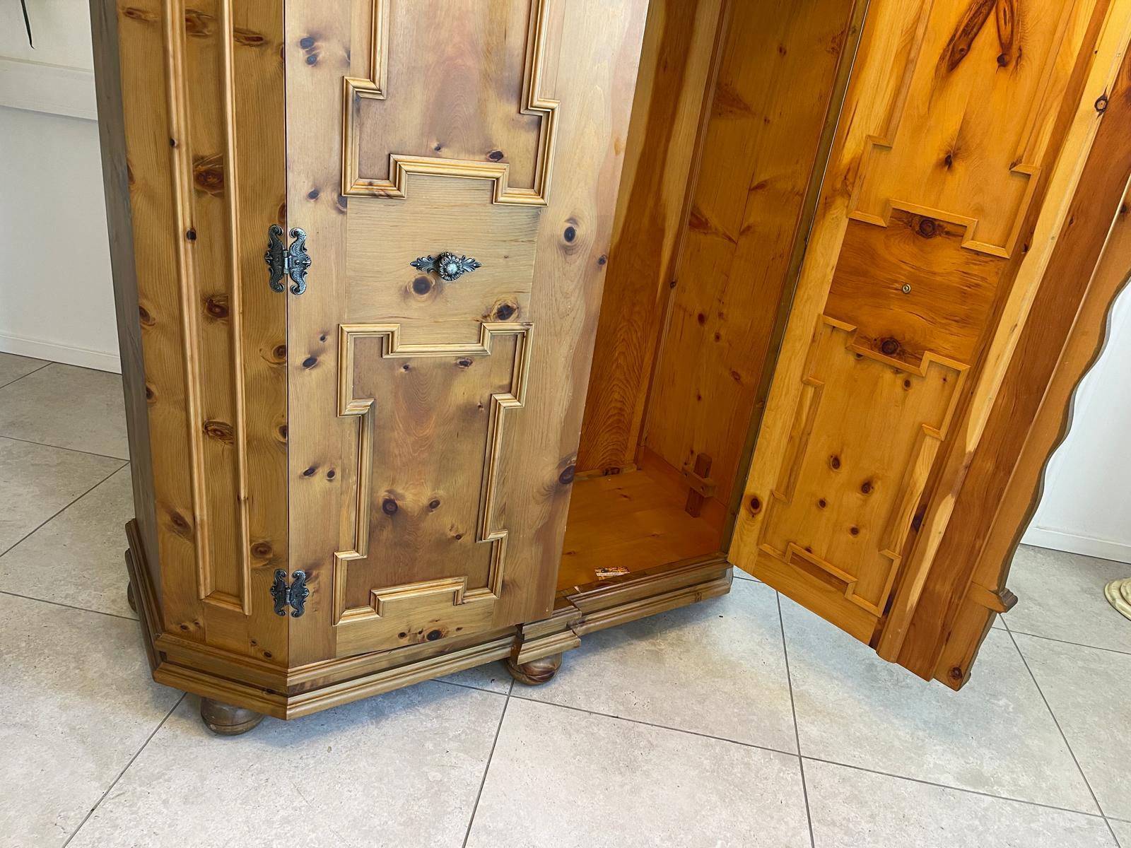Zirbenholz Schrank Kasten Bauerschrank Kleiderkasten G1097