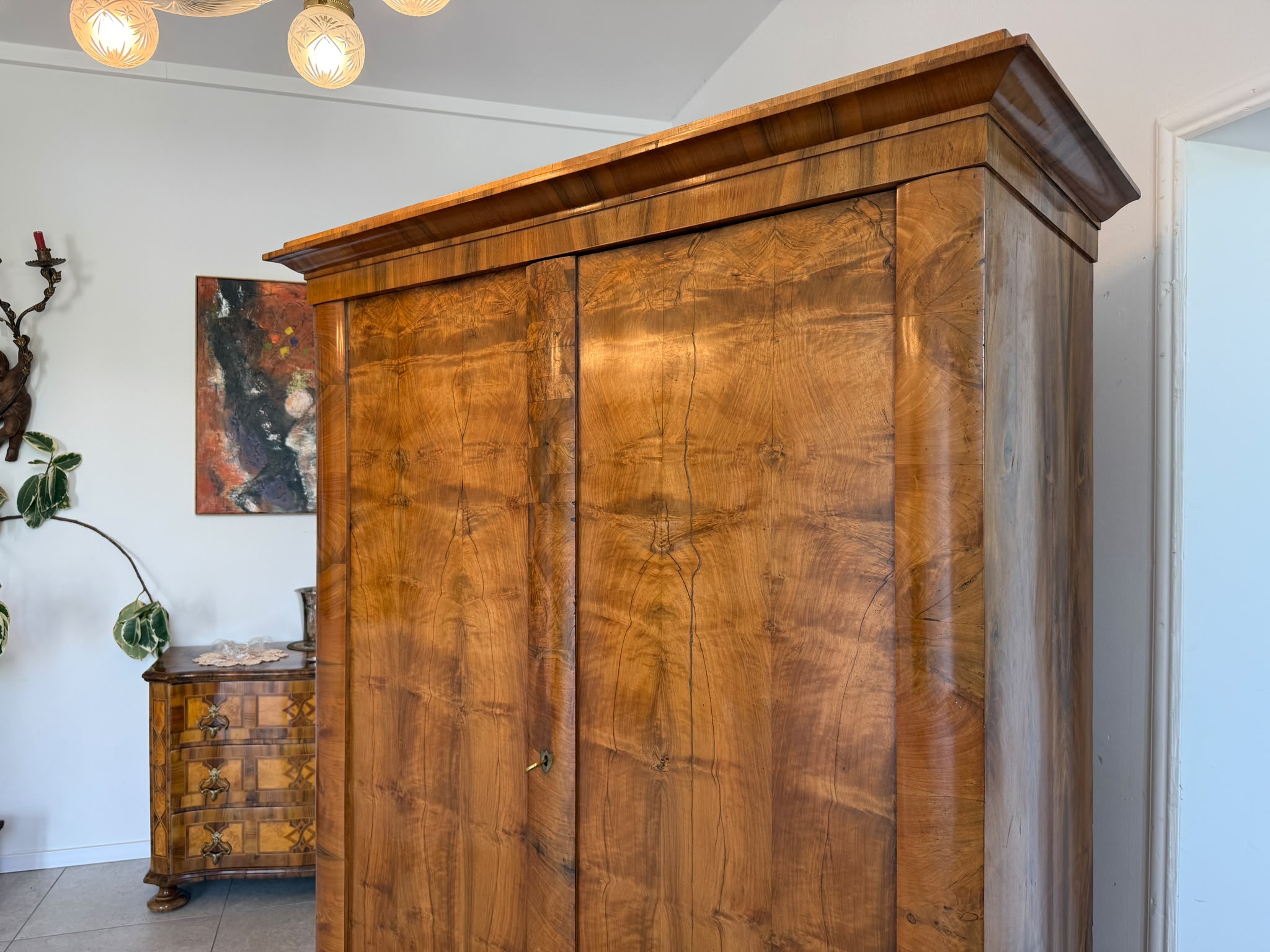Originaler Biedermeier Schrank mit Nussholz-Furnier Antiquität D2625