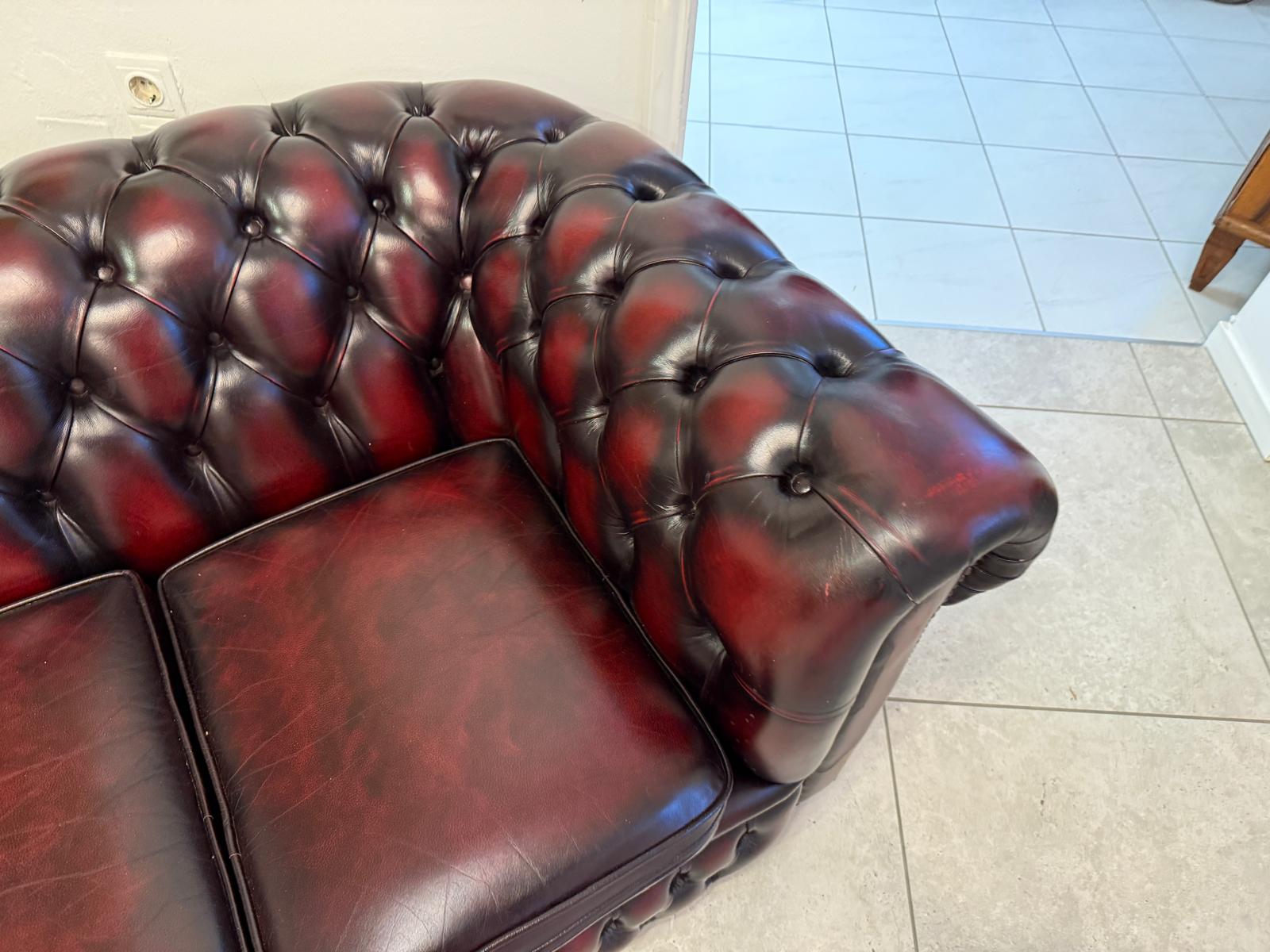 3er Ensemble Chesterfield Sofa Clubfauteuils Cultmöbel Antik D1027