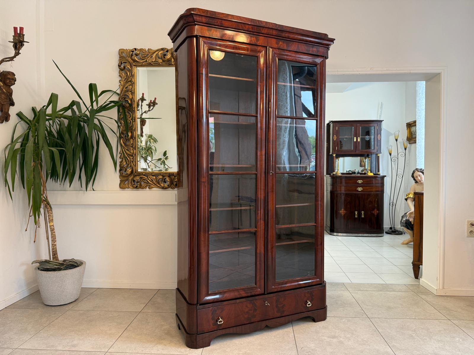 SALE Restaurierte Spätbiedermeier Vitrine Bücherschrank Mahagonie D2875