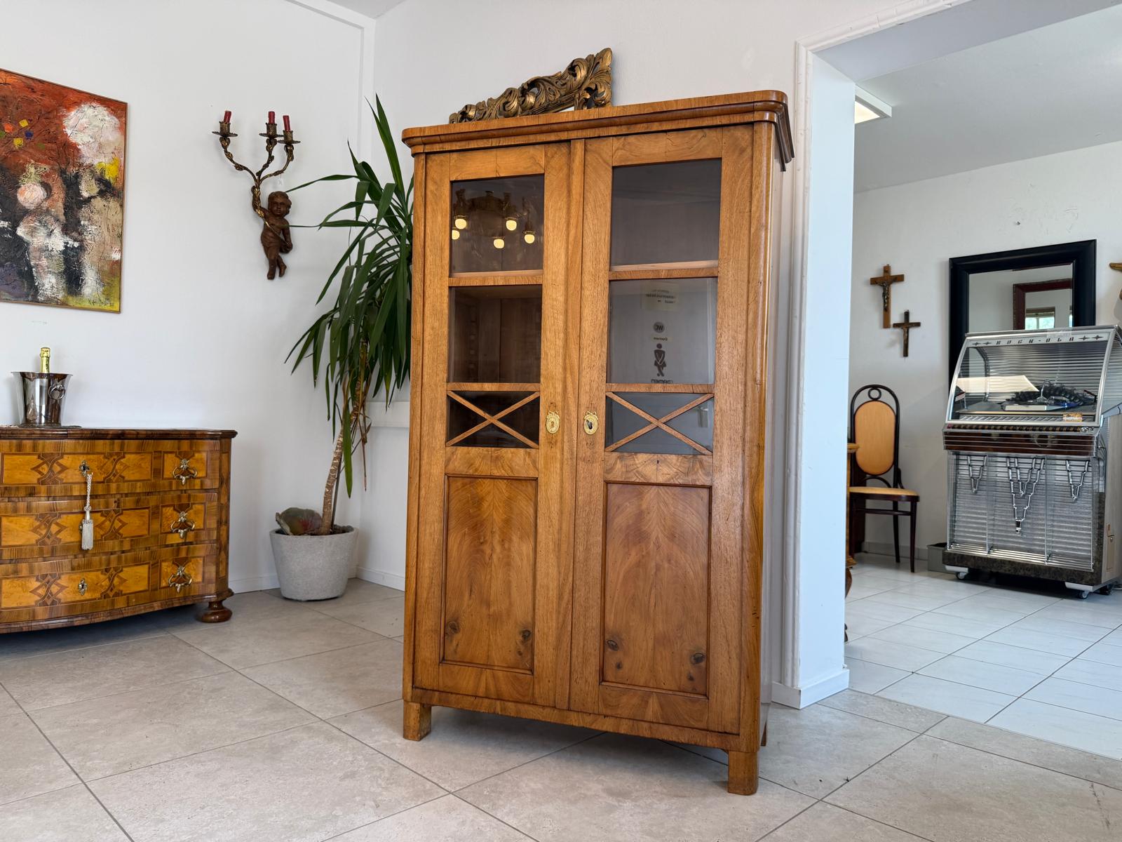 Biedermeier Vitrine Bücherschrank Nussholz Originalstück Antiquität D2655