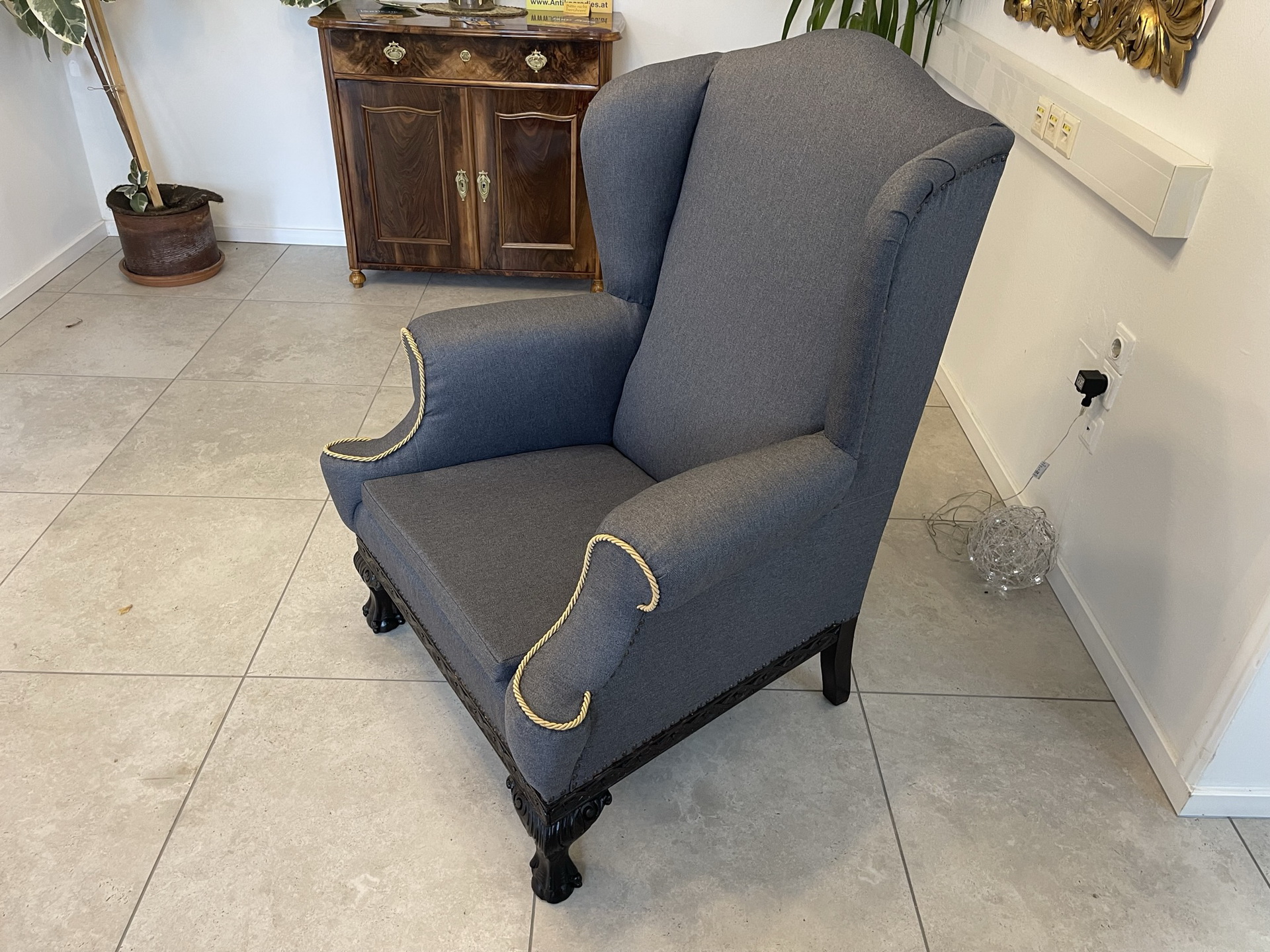 Buecherschrank_02 Restaurierter Historismus Ohrenfauteuil Ohrensessel B1557