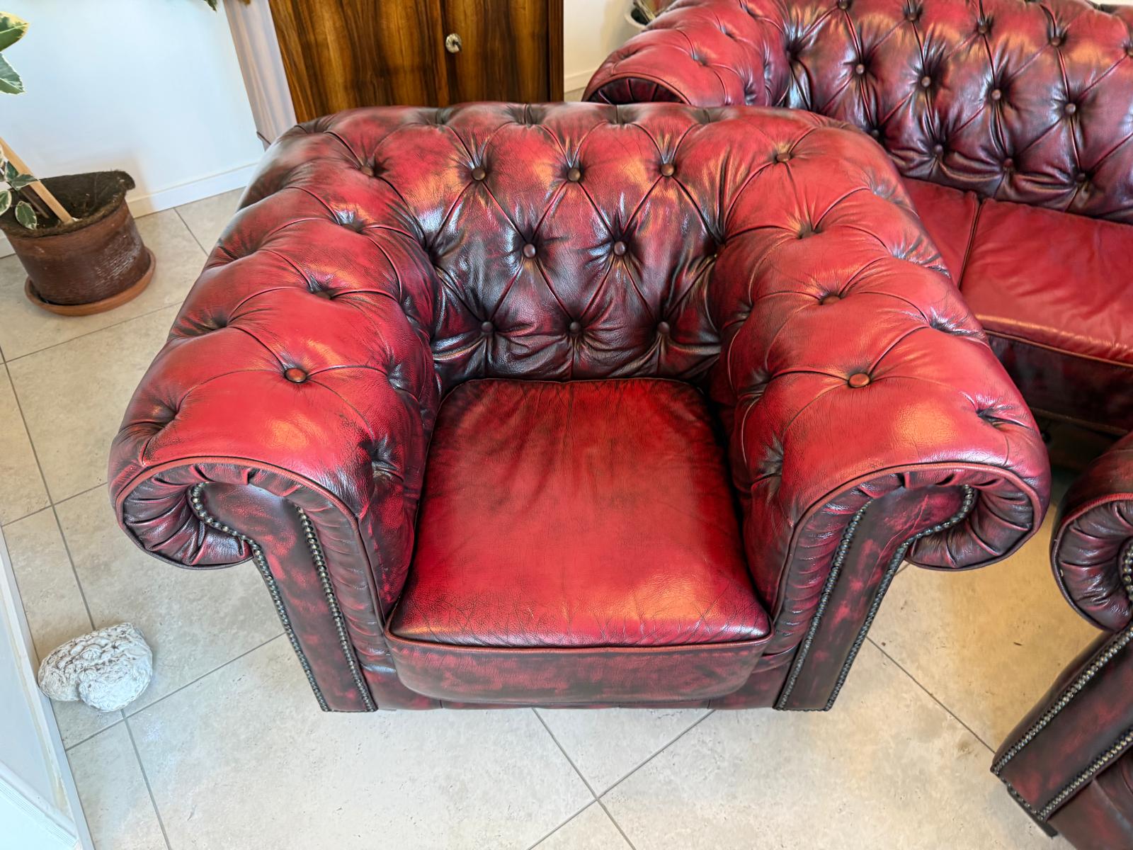 Chesterfield Ensemble 3 teilig Ledersofa Fauteuils Clubmöbel Cultmöbel G2127
