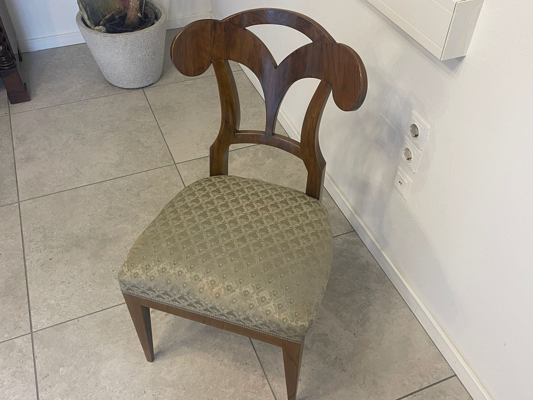 eeae9b08-f0b9-4d40-86c3-c4a497e32267 Originaler Biedermeier Sessel Nussholz A4999