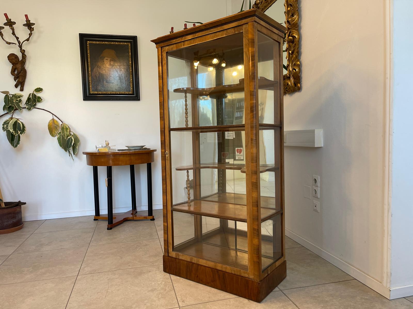 Originale Biedermeier Vitrinenschrank Glasschrank Nussholz Antiquität G1307