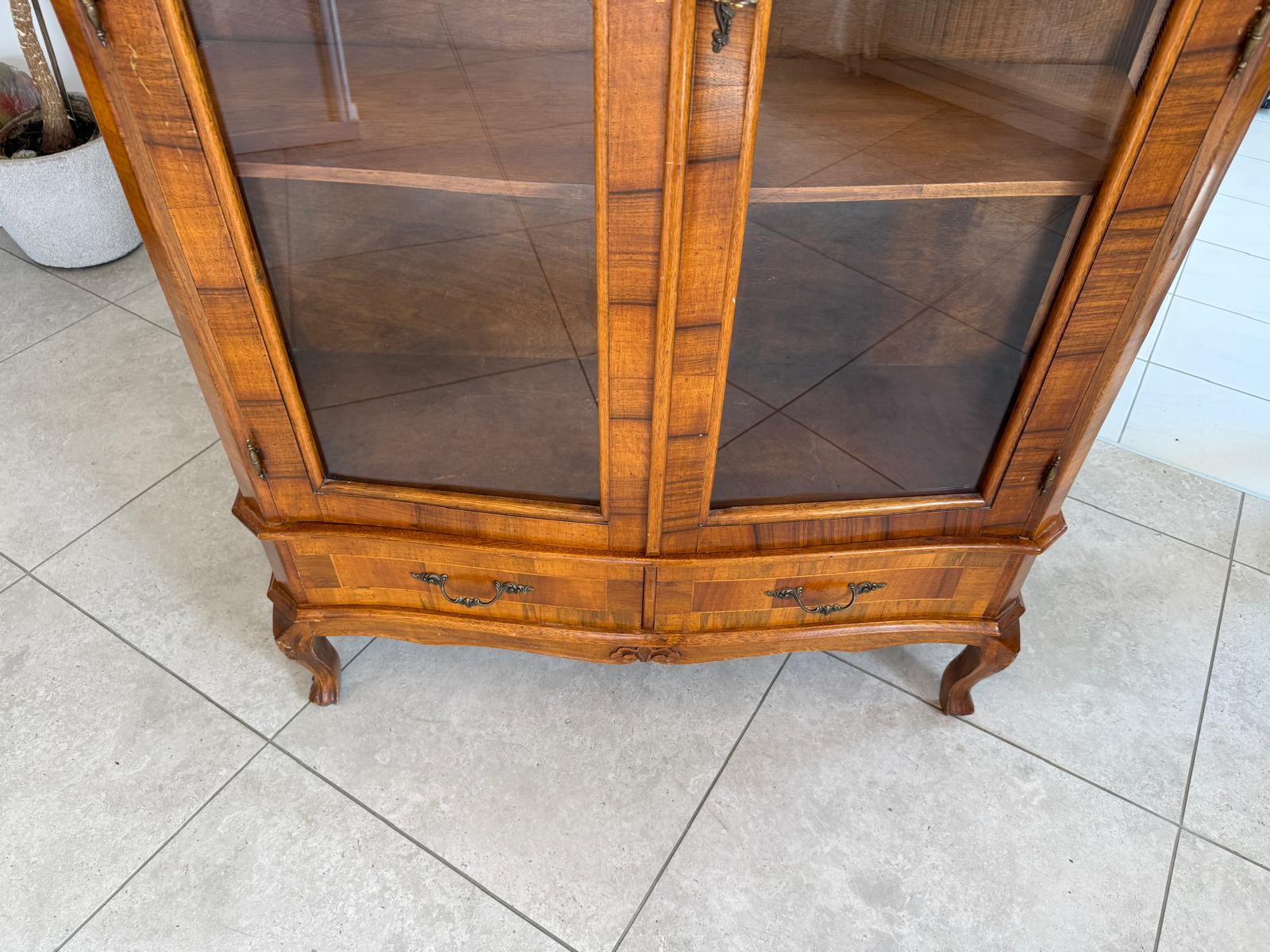 Barockstil Vitrine Intarsiert Nussholz Bücherschrank Stilschrank D2523