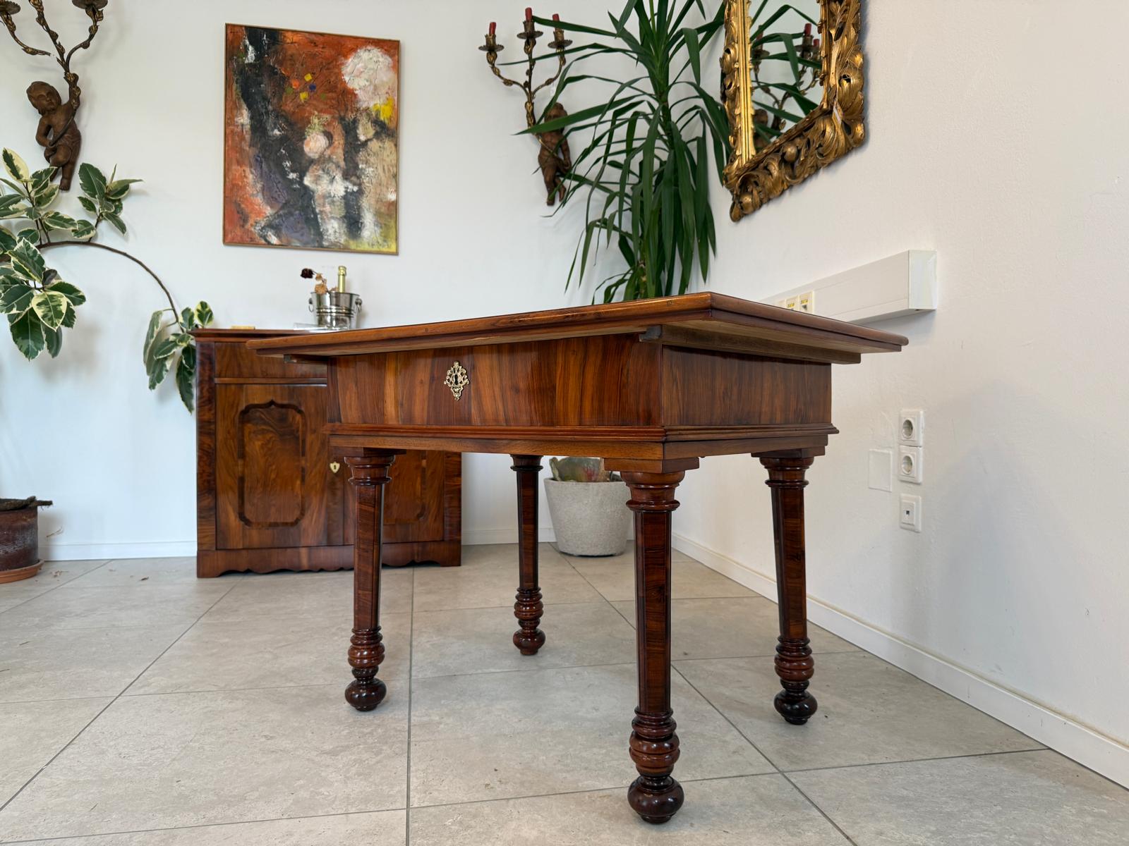 Restaurierter Barock Tisch Nussfurniert Marketiert Anquität G1834-1