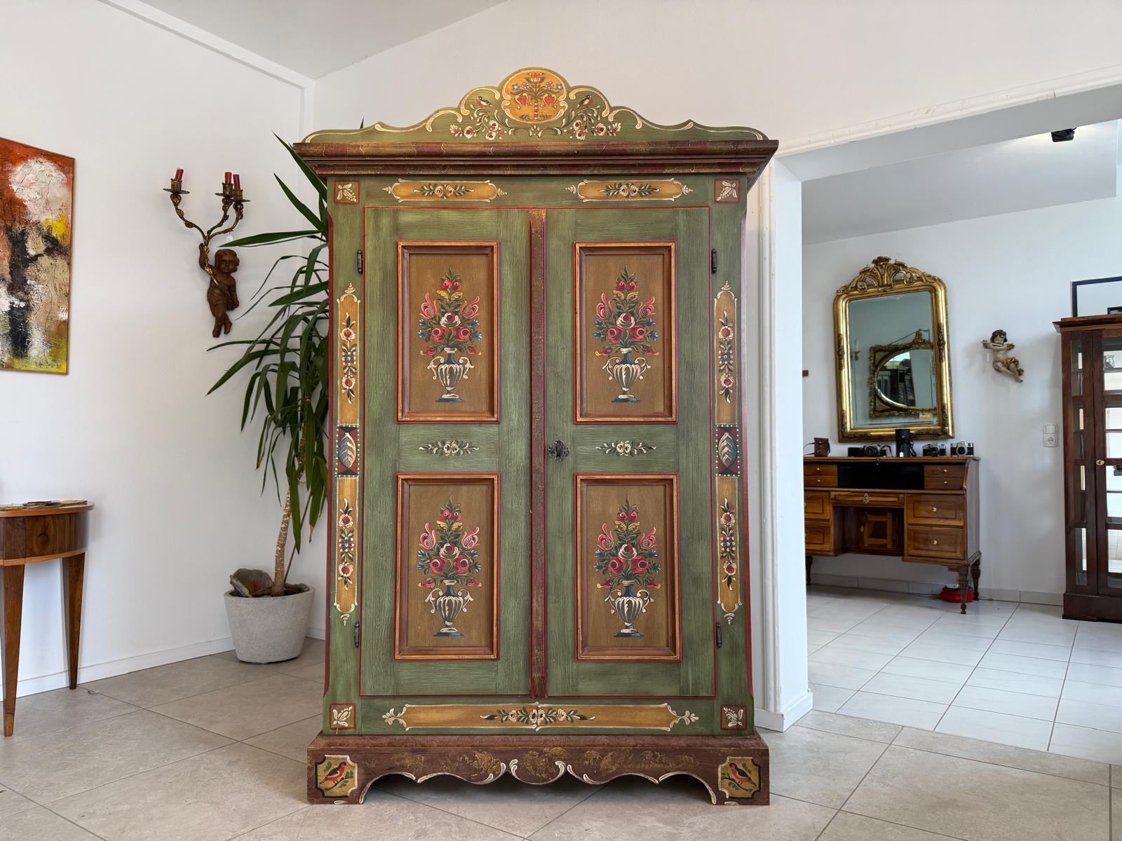 Originaler Voglauer Schrank Bauernschrank Anno 1800 Altgrün G2169 Originaler Voglauer Schrank Bauernschrank Anno 1800 Altgrün G2169