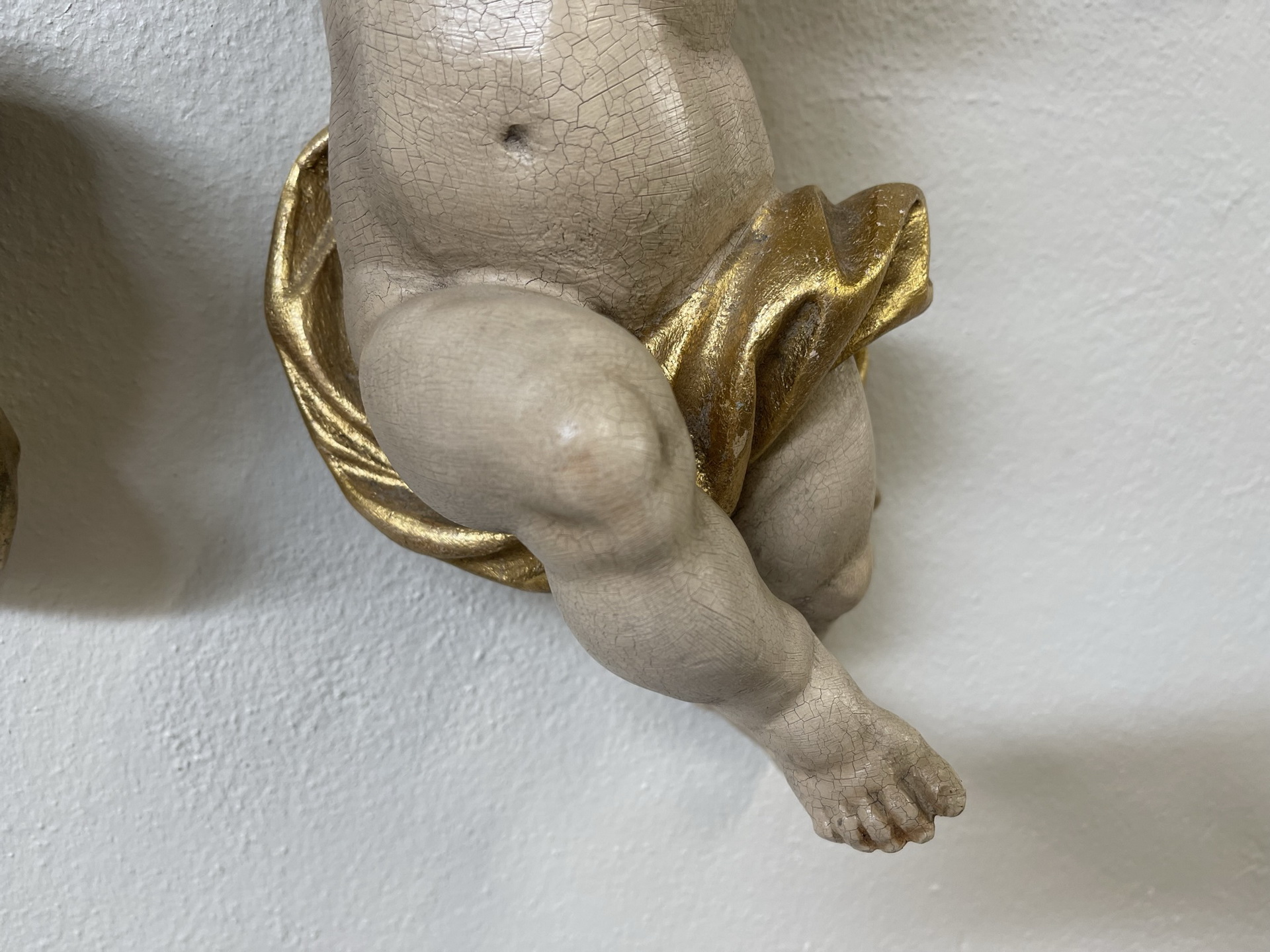 Madonna-Engel_05 hübsche Engelsfigur Putto Holzfigur Holzschnitzerei i1704