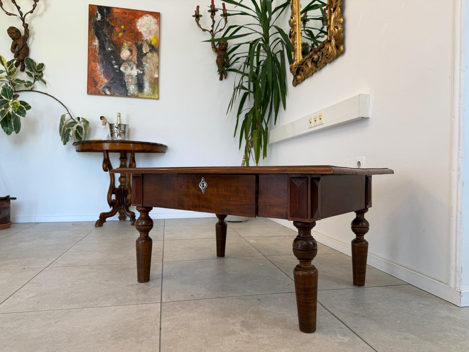 Gründerzeit Tisch Couchtisch Tisch Nussholz G1760