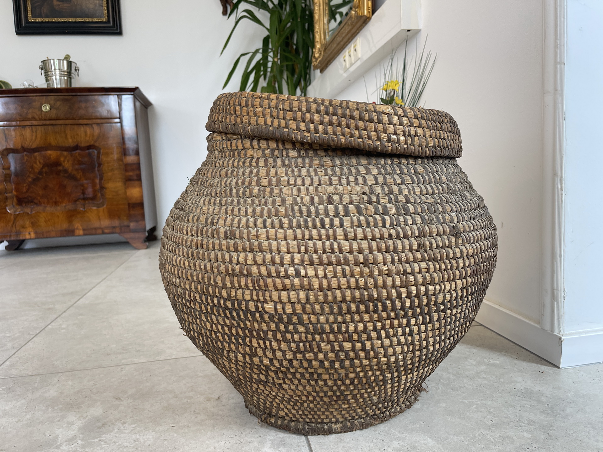 IMG_9544 alter hübscher Bienenkorb Strohgeflecht Bannkorb A4462