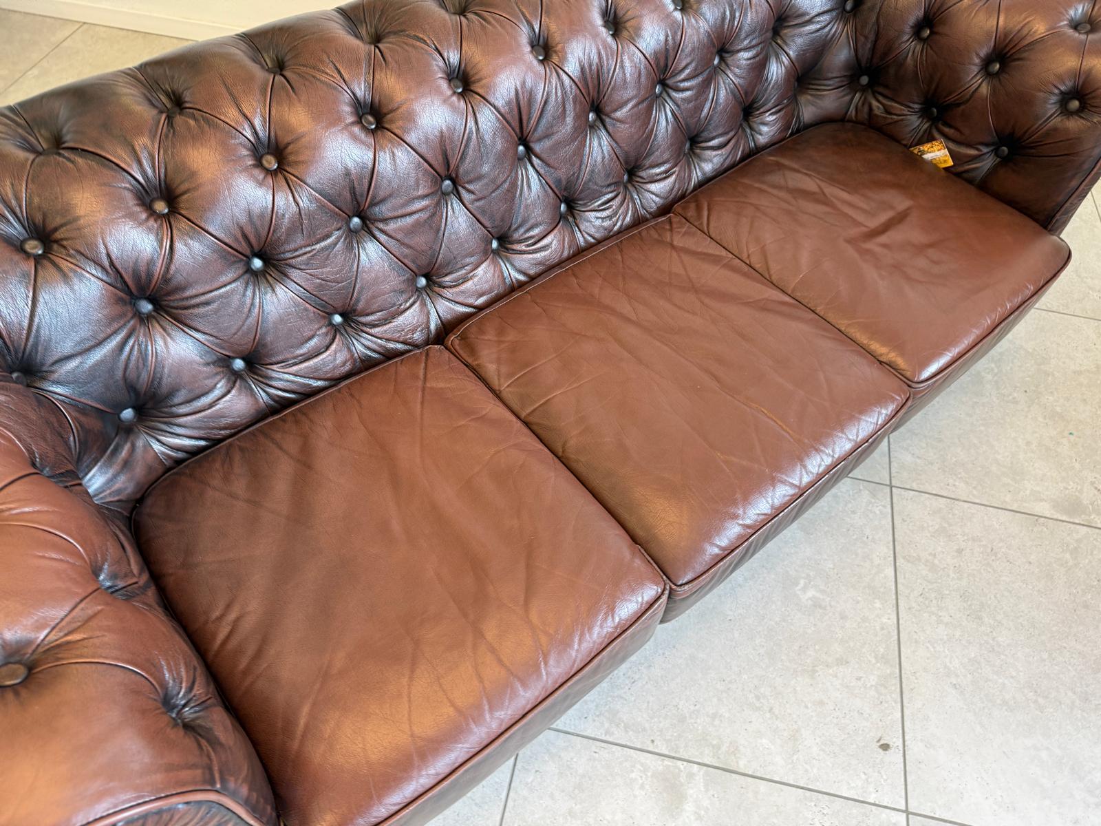Chesterfield 3er Clubsofa Diwan Couch Antik Braun Kultstück G1832
