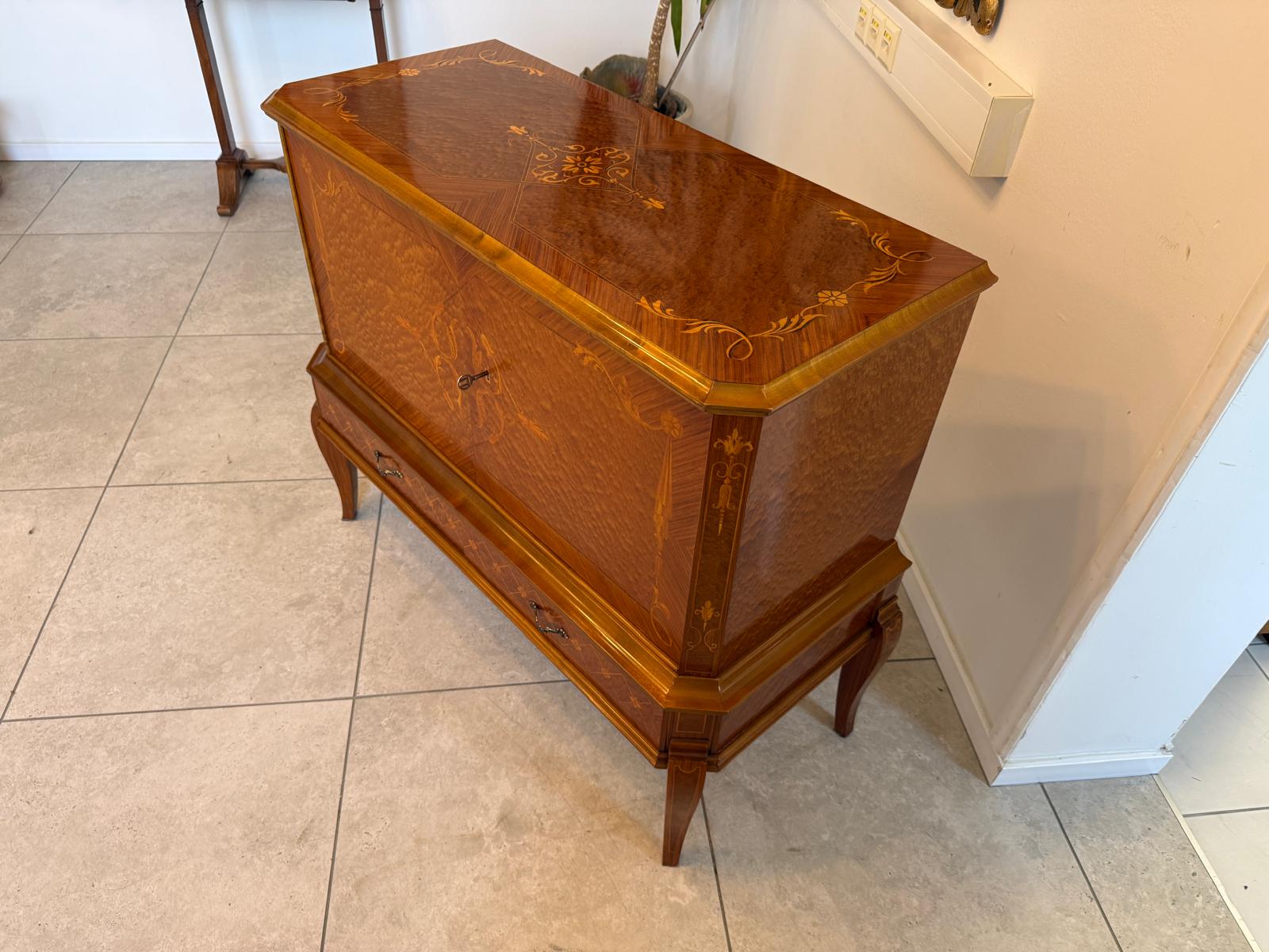 Geschweifte Anrichte Sideboard Kommode Barockstil Stilmöbel ifantik D1228