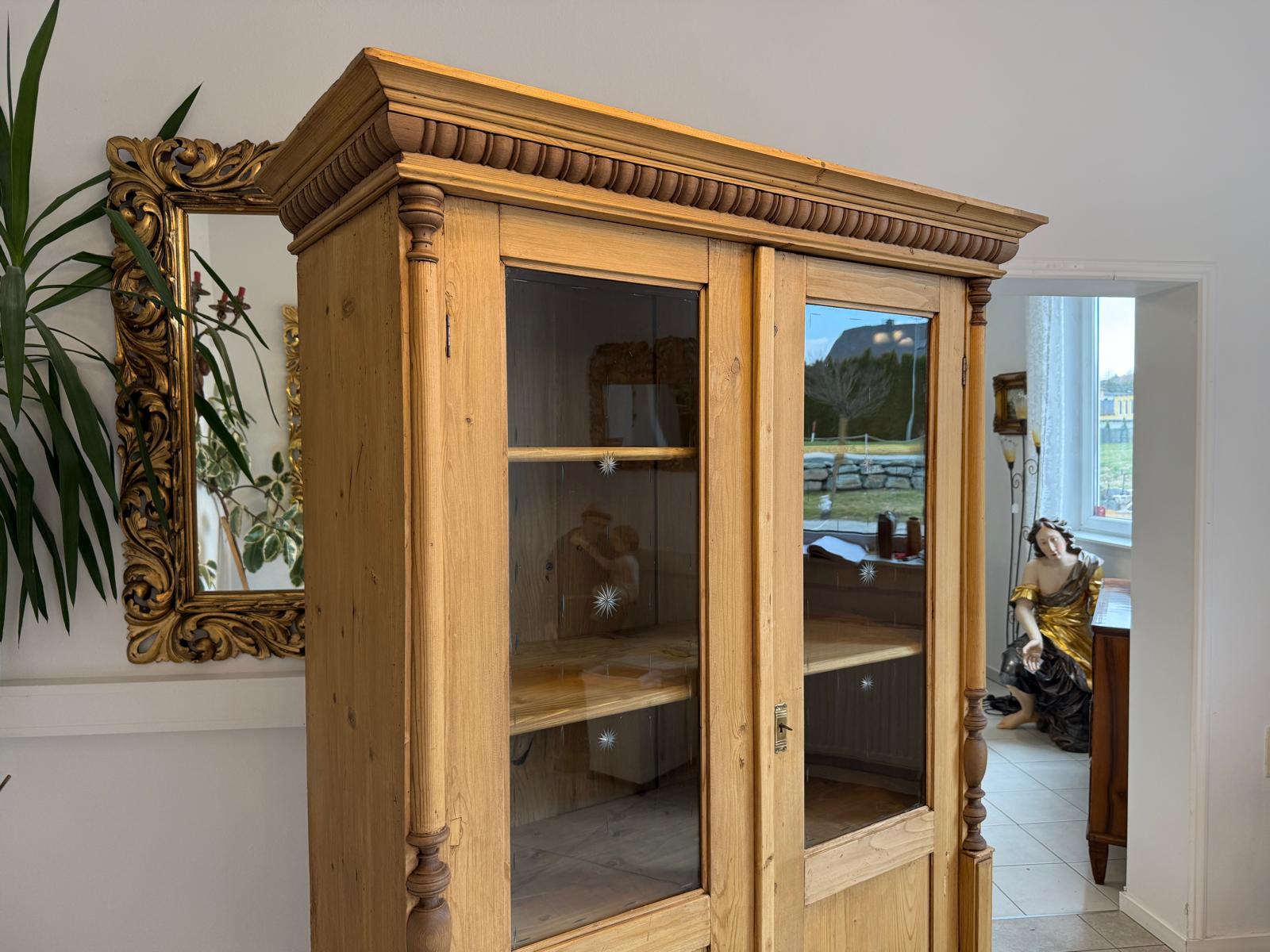 Vitrinenschrank aus der Epoche der Gründerzeit Bücherschrank D2287