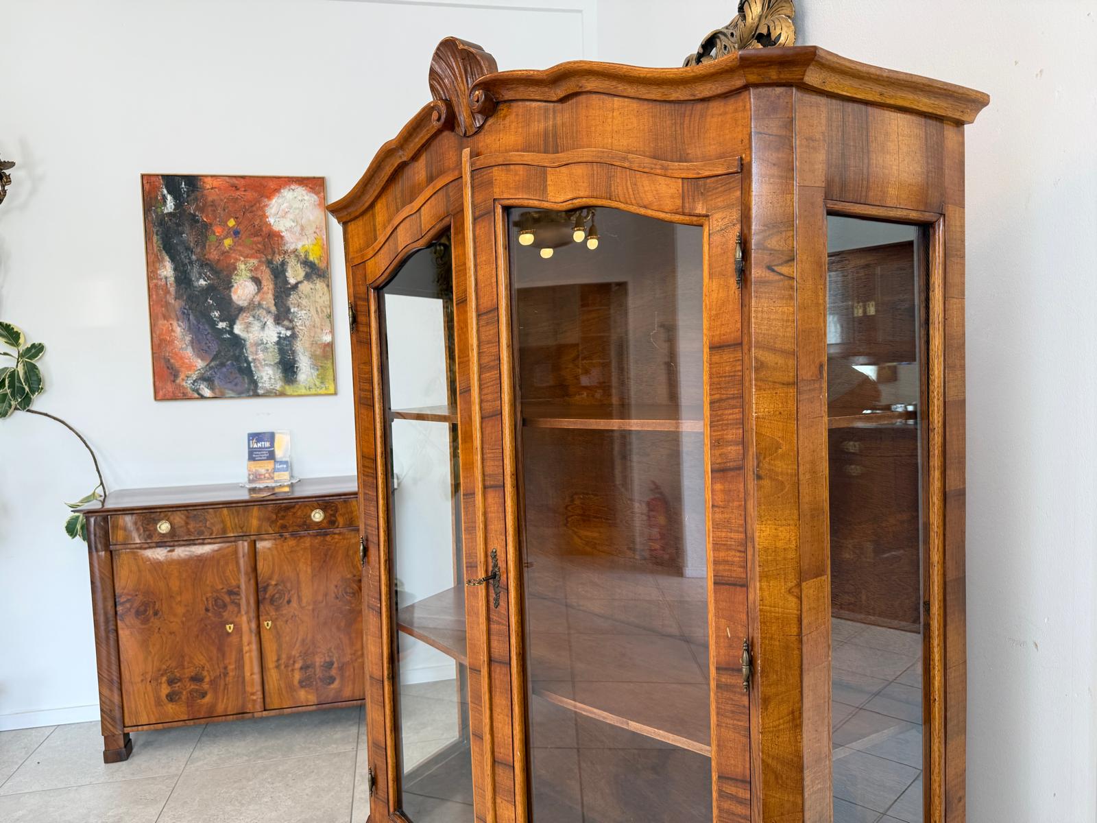 Barockstil Vitrine Intarsiert Nussholz Bücherschrank Stilschrank D2523
