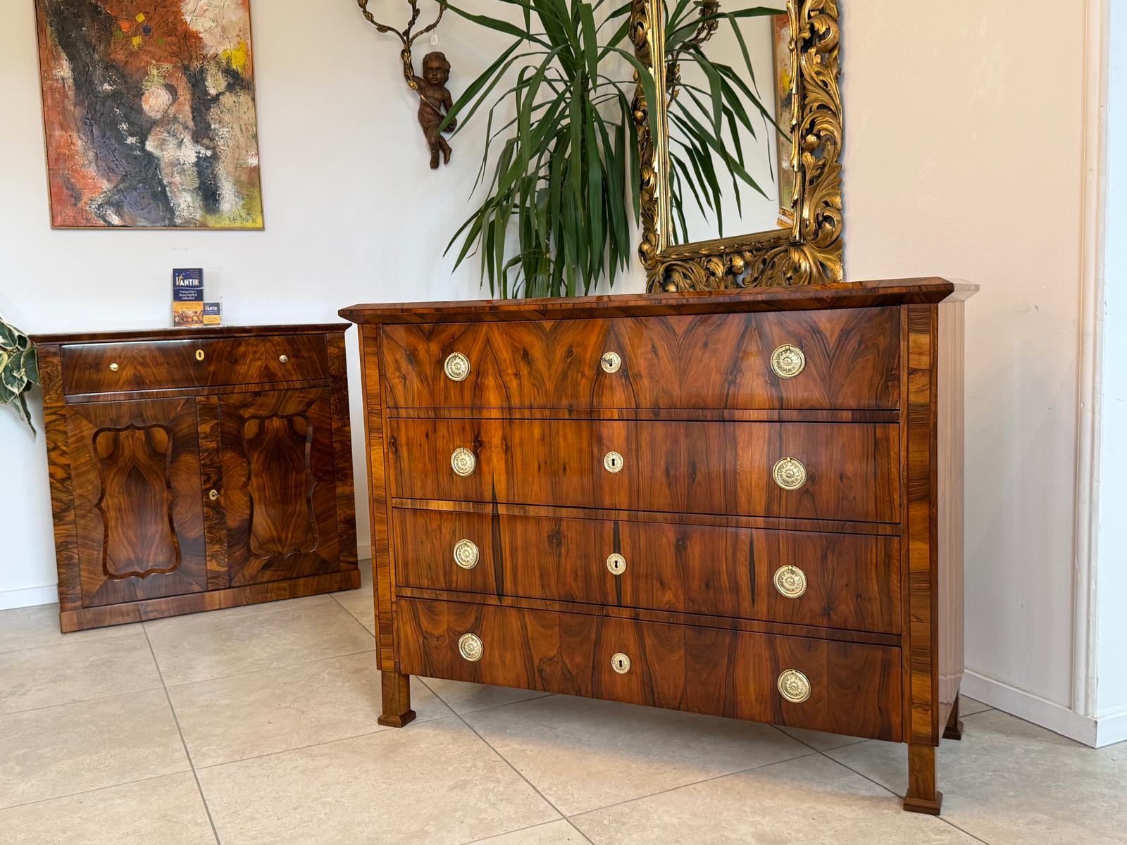 Biedermeier Kommode 4 Ladenkommode Nussholz Antiquität Restauriert D2478