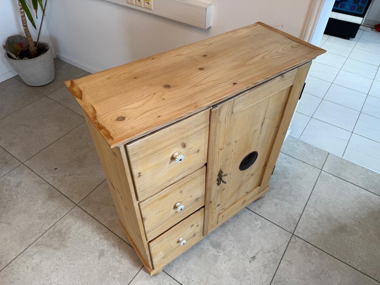 Bäuerlicher uriger Brotschrank Almerschrank Speiskasten Bauernkasten Antik D1202