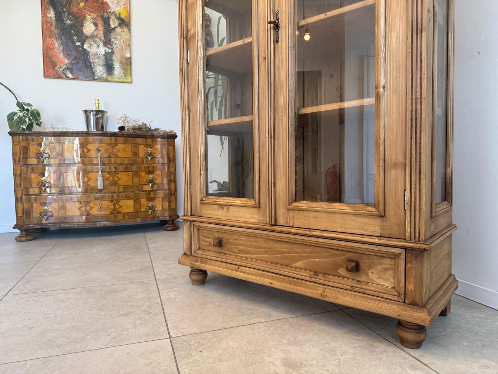 Bäuerliche Vitrine Bauernvitrine Bücherschrank Bauernschrank Glasschrank D2723