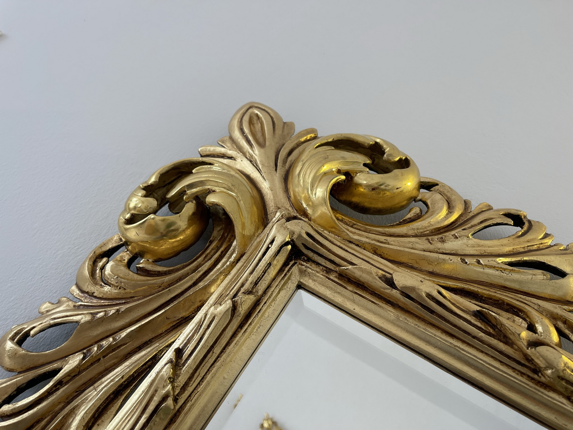 barock-biedermeier_44peaOWTjBYBi6c restaurierter Florentinerspiegel Akanthusblattschnitzkunst i1864