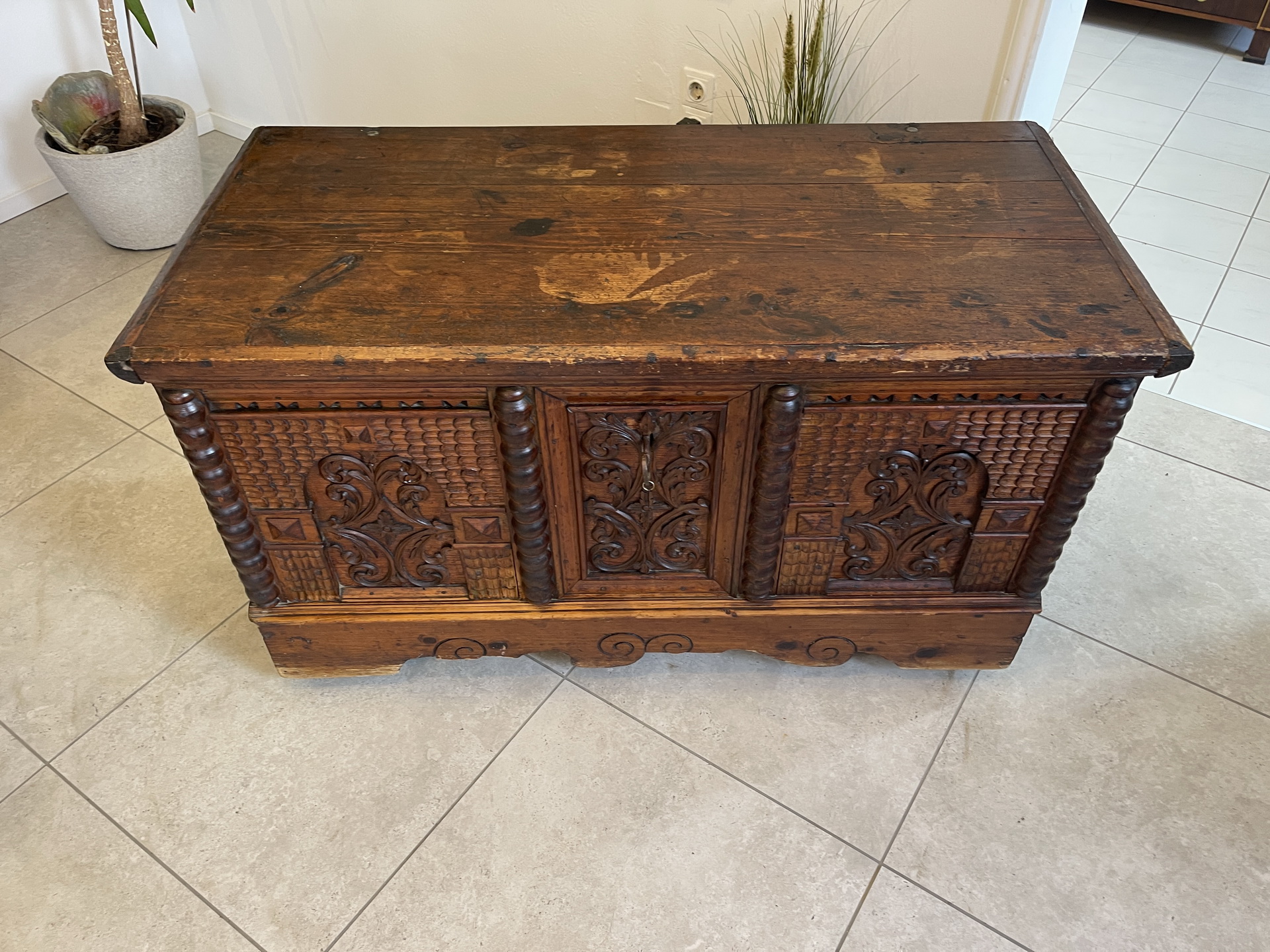 Barock-Biedermeier-108 Originale Barock Truhe Beschnitzt Naturholz A4190