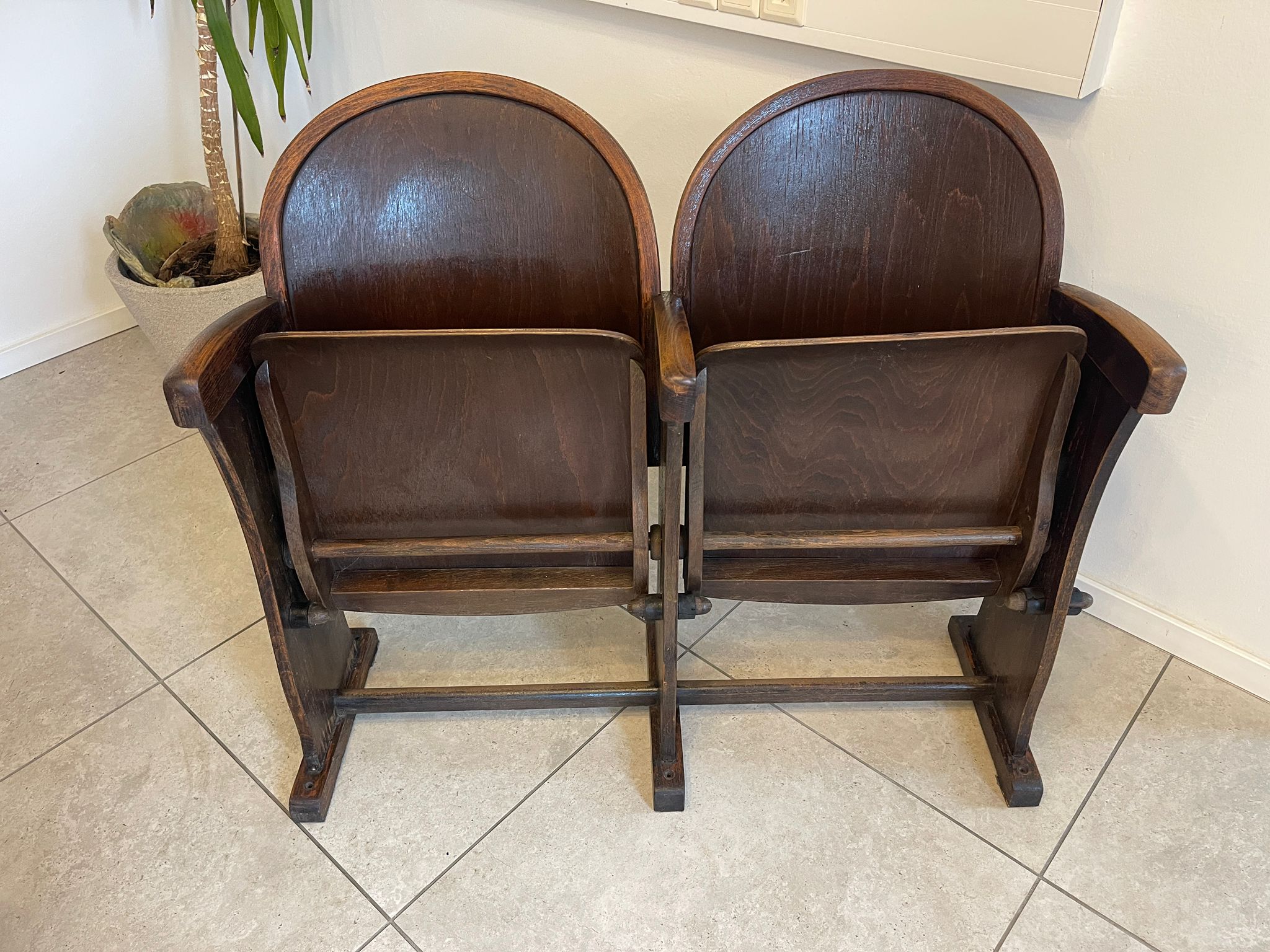 ea96e3fb-5f6e-49a6-a70b-9765be72dc2a Praktische Kinostuhlreihe Kinosessel 2er Reihe Klappstuhl Braun A5070