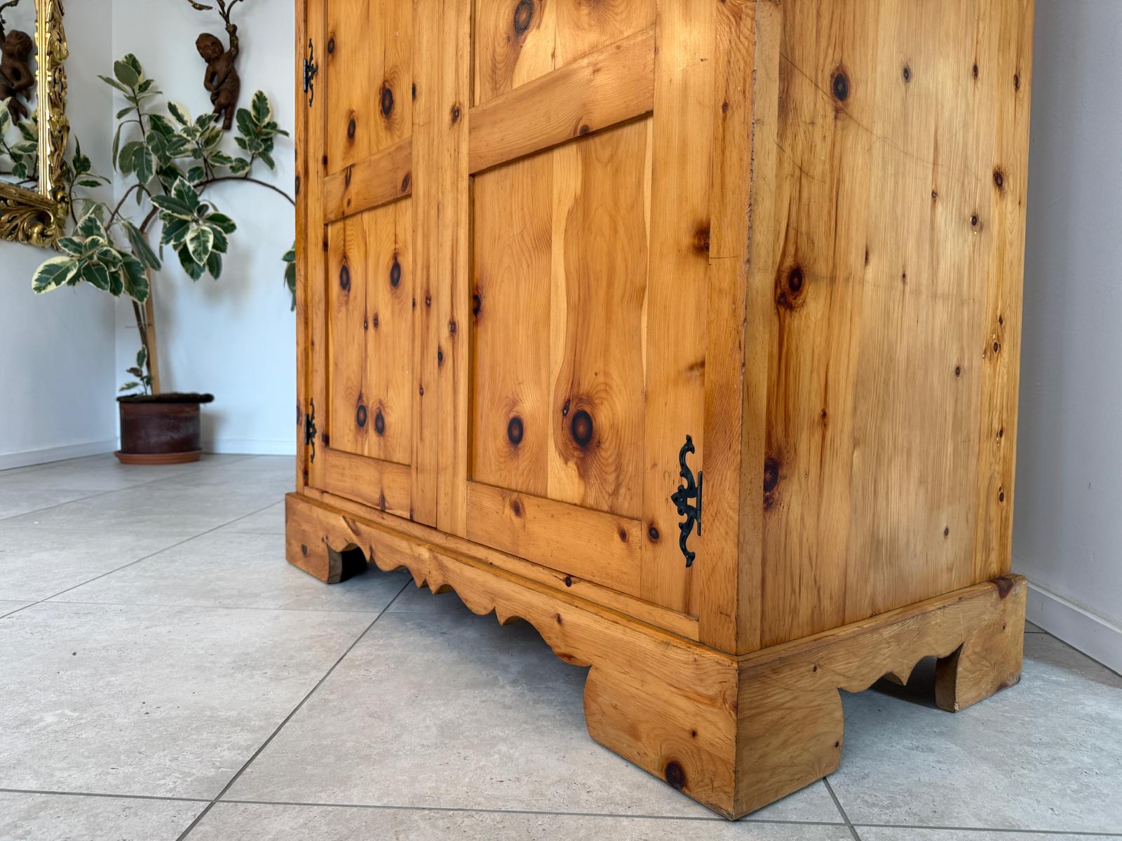 Antiker Zirbenholz Kasten Schrank Kleiderkasten G2173