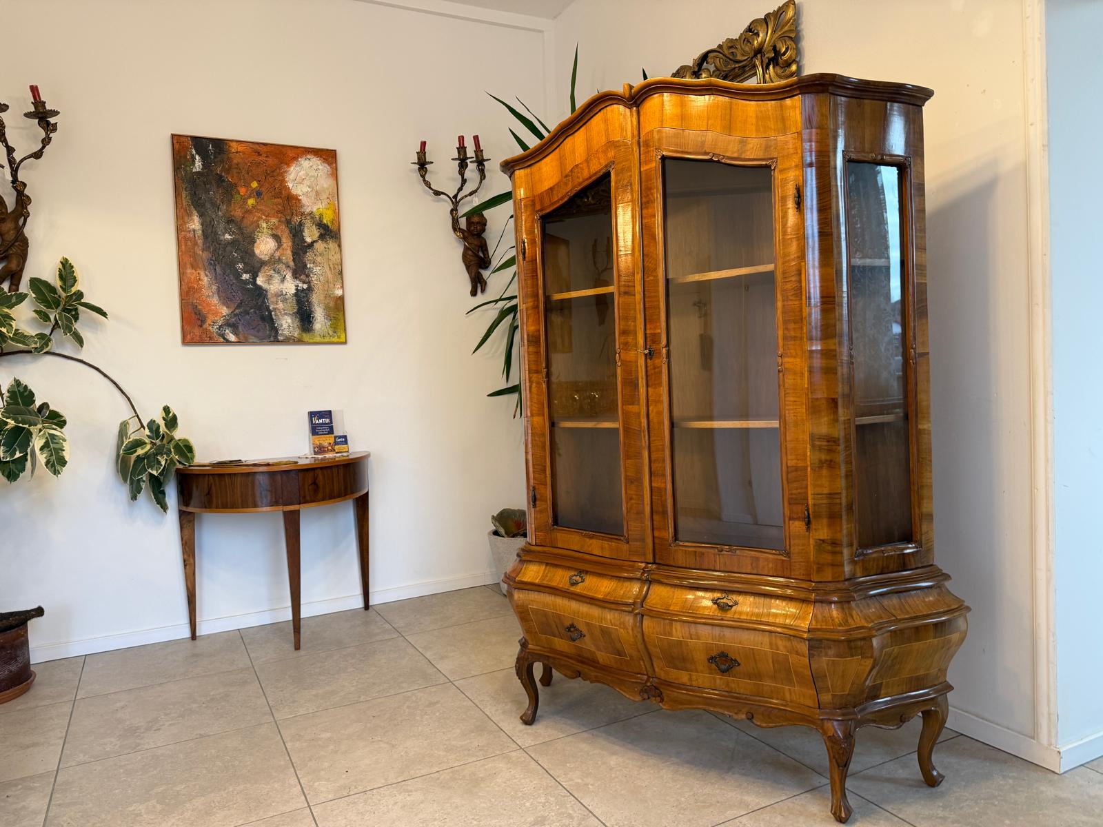 Barockstil Vitrine Intarsiert Nussholz Bücherschrank Stilschrank G2303